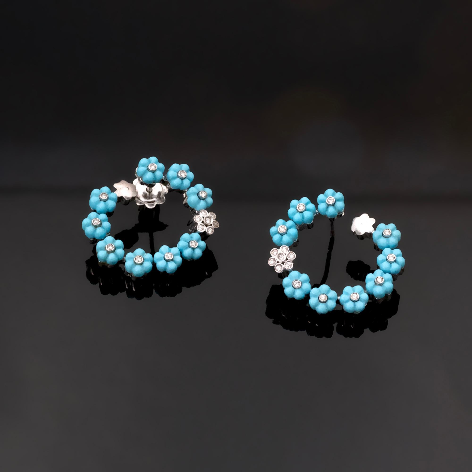 Contemporain Boucle d'oreille florale en or blanc 18K avec turquoise et diamant en vente