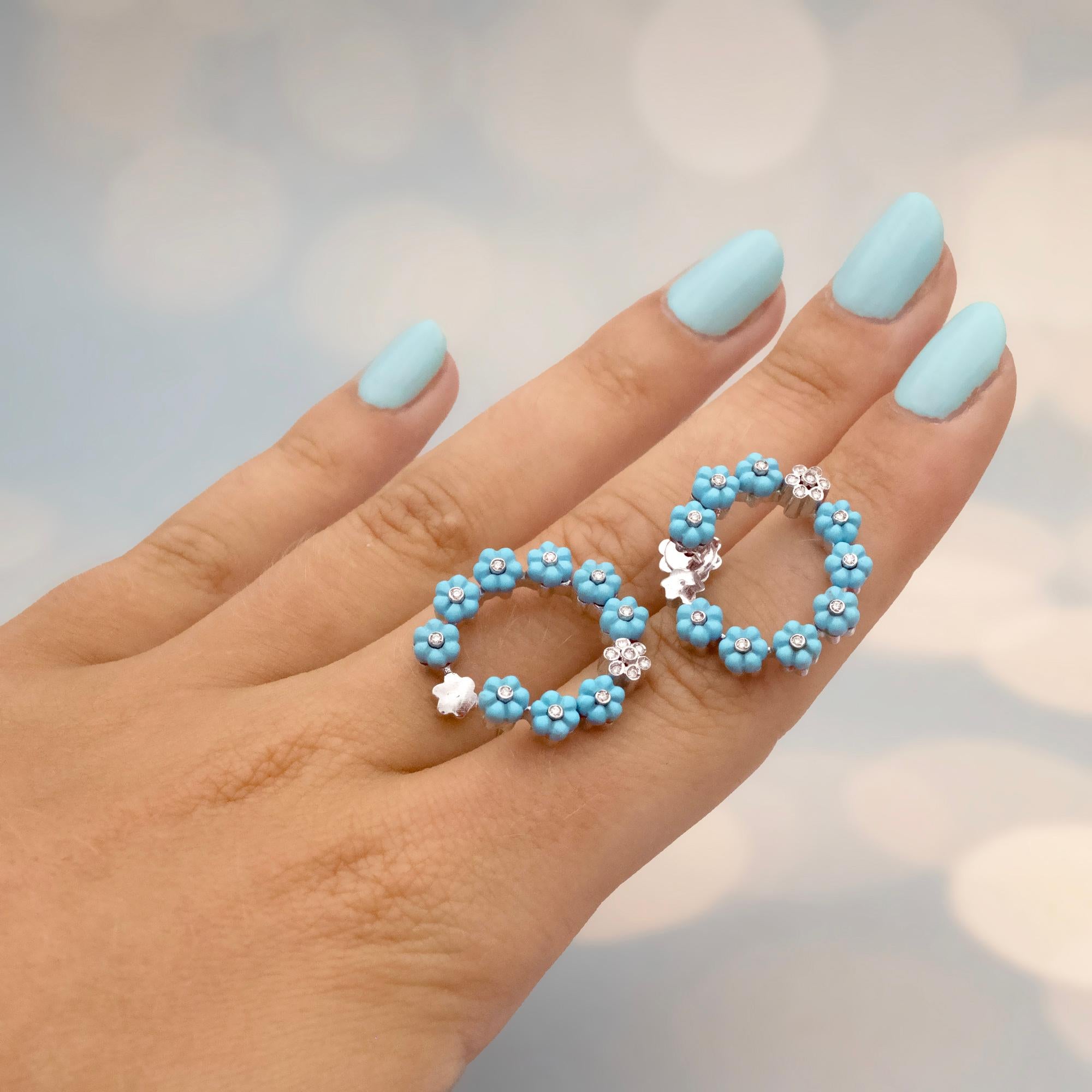 Boucle d'oreille florale en or blanc 18K avec turquoise et diamant Neuf - En vente à Monte Carlo, MC