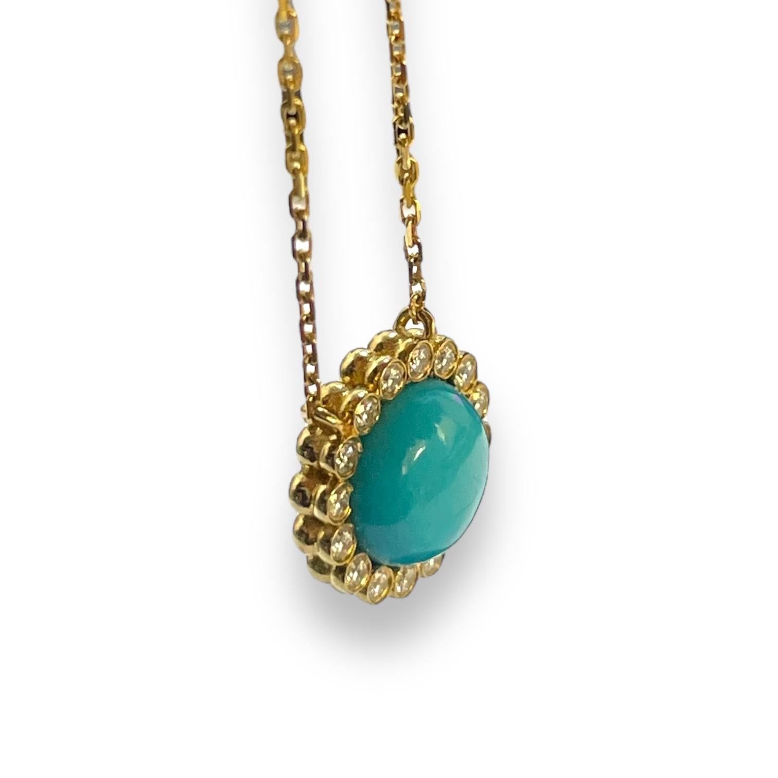 Moderne Collier en or jaune 18 carats avec halo de turquoises et diamants en vente
