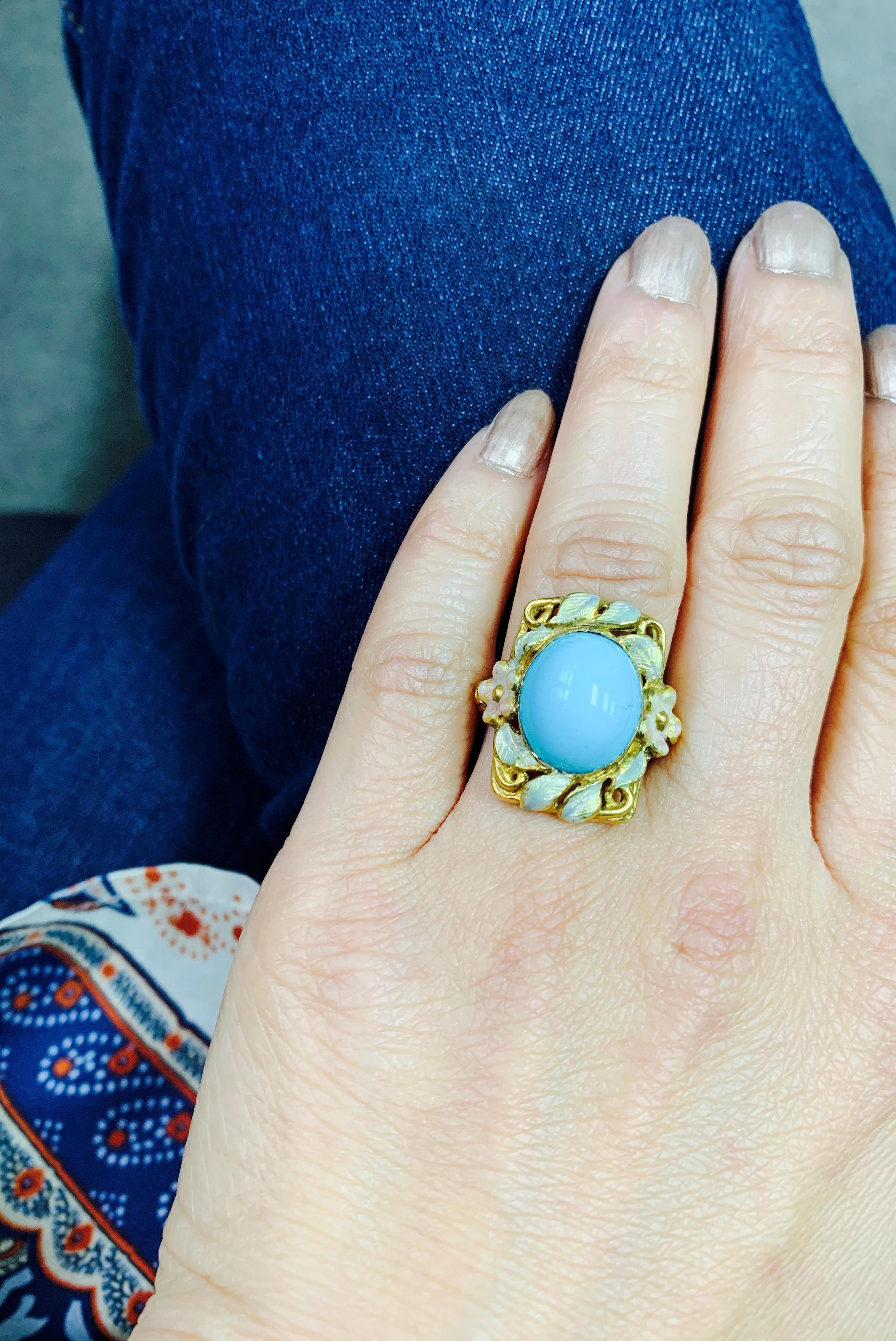 Turquoise and Enamel Cocktail Ring in 18 Karat Yellow Gold In Excellent Condition For Sale In New York, NY