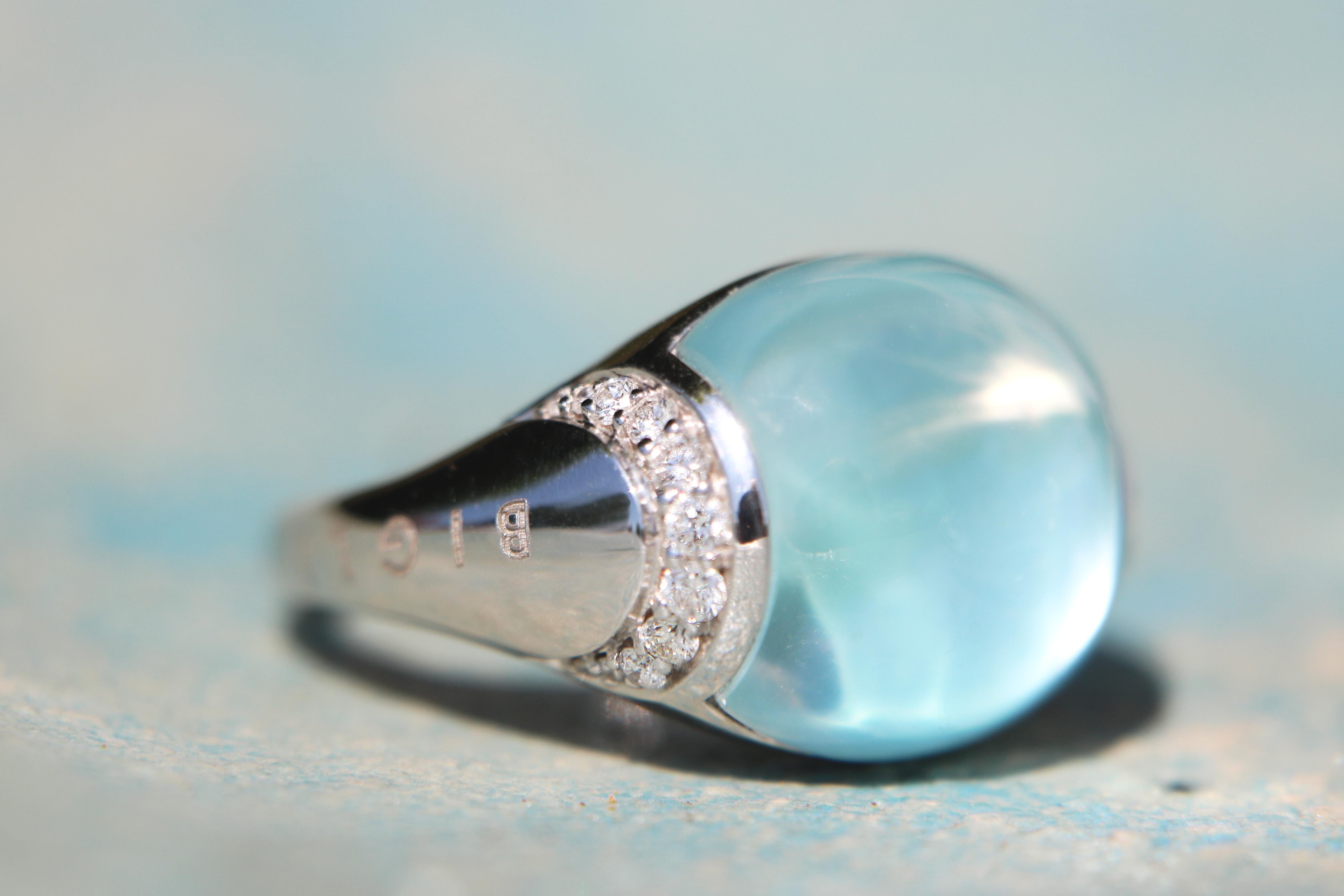 Moon ring in 18kt white gold with Turquoise, Rock Crystal and diamonds (0.3ct).

Reference: 20R99Wcrmptudia
Stone combination: Turquoise, Rock Crystal 
Color gold: white
Diamond: 0,3 ct
Size: 55 - Can not be altered

Please note that this ring has a