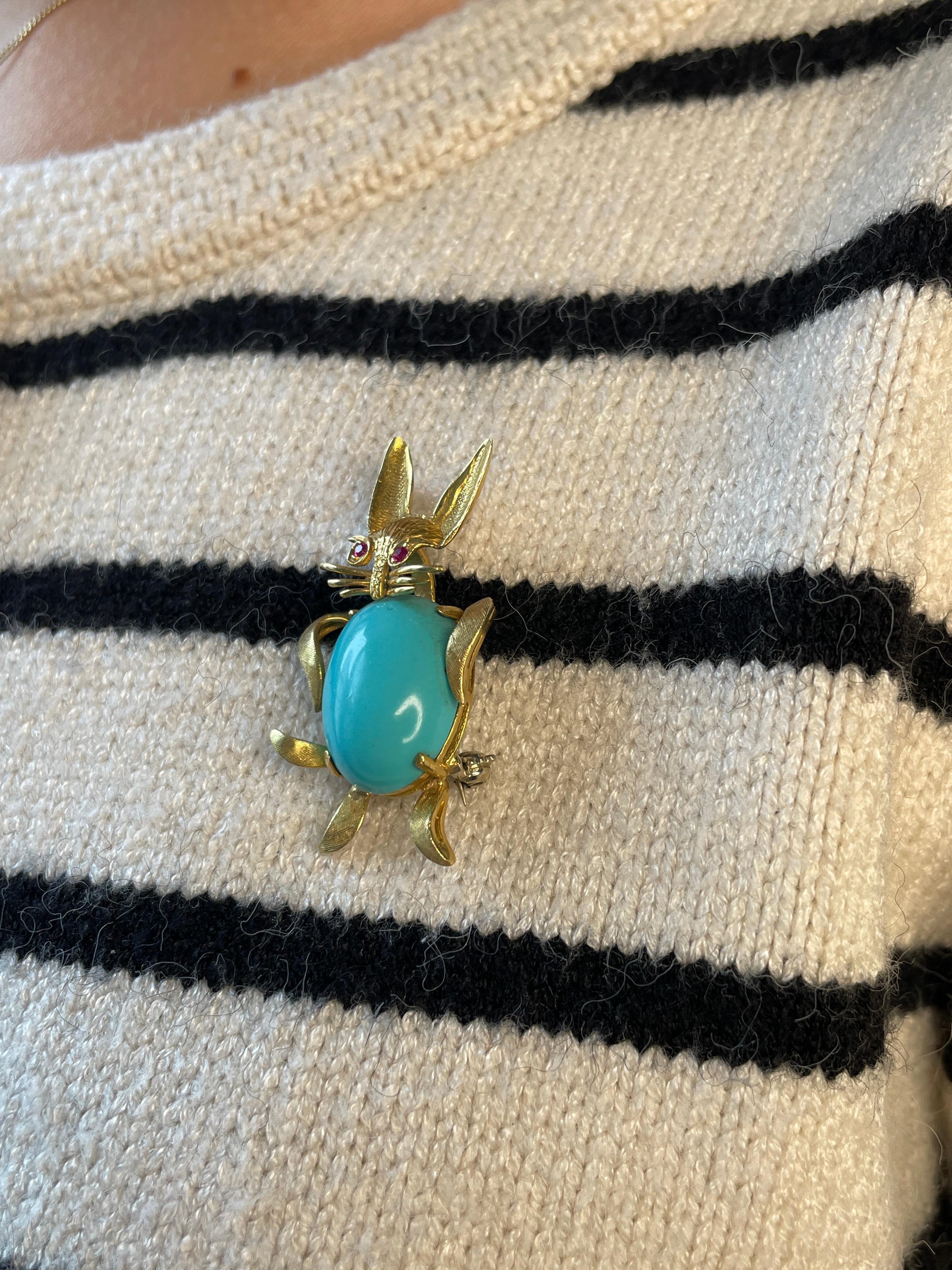 Turquoise and Ruby 18K Gold Bunny Brooch In Excellent Condition For Sale In PARIS, FR