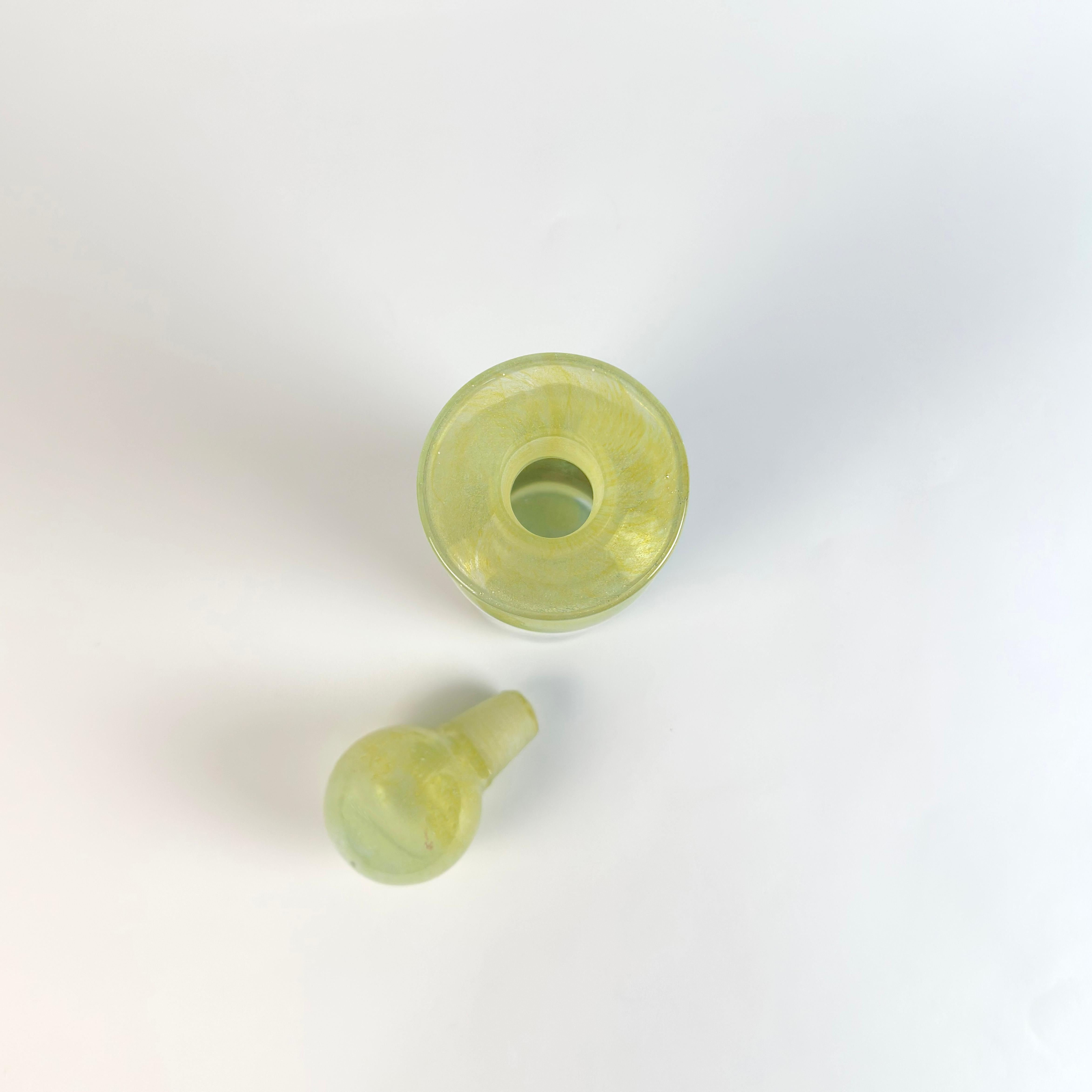 Bouteille de verre d'art jaune et turquoise, Strata de Mdina vers 1970 Malte Bon état - En vente à Glasgow, GB