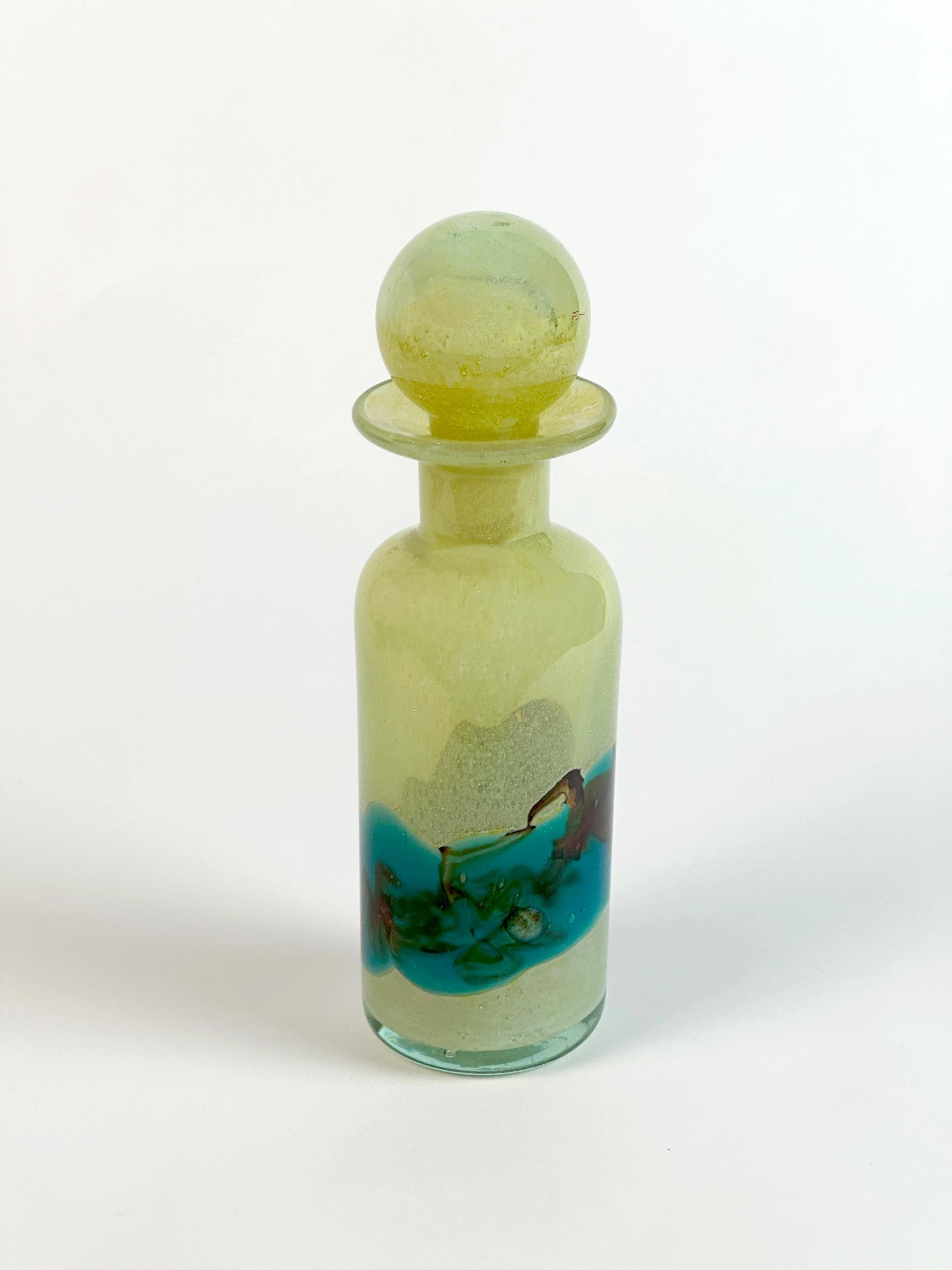 Bouteille de verre d'art jaune et turquoise, Strata de Mdina vers 1970 Malte en vente 1