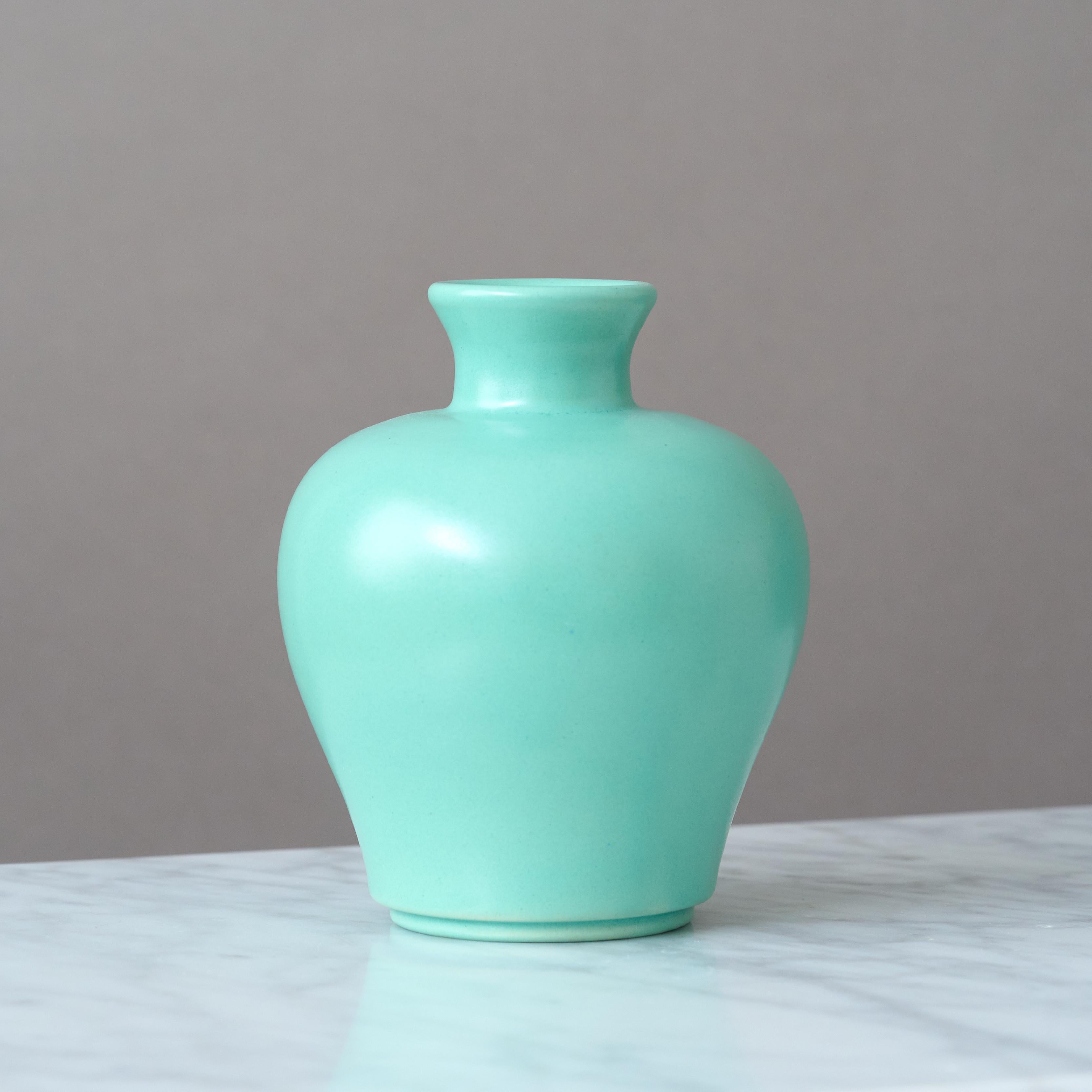 Turquoise Art Deco Ceramic Vase by Ewald Dahlskog, Bo Fajans, Sweden, 1930s. In Good Condition For Sale In Malmö, SE