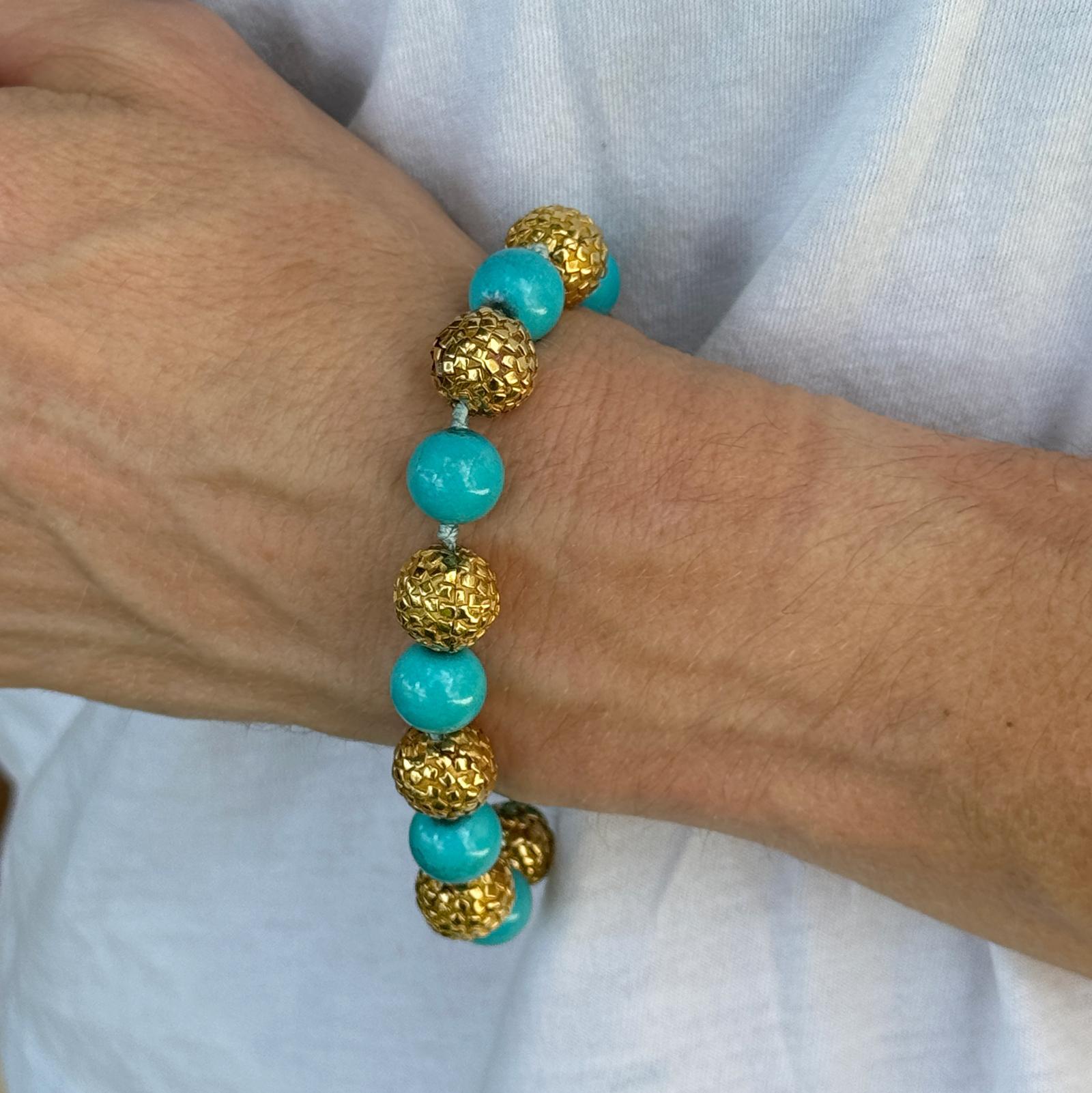 Turquoise Bead 18 Karat Textured Yellow Gold Bead Vintage Bracelet In Excellent Condition For Sale In Boca Raton, FL