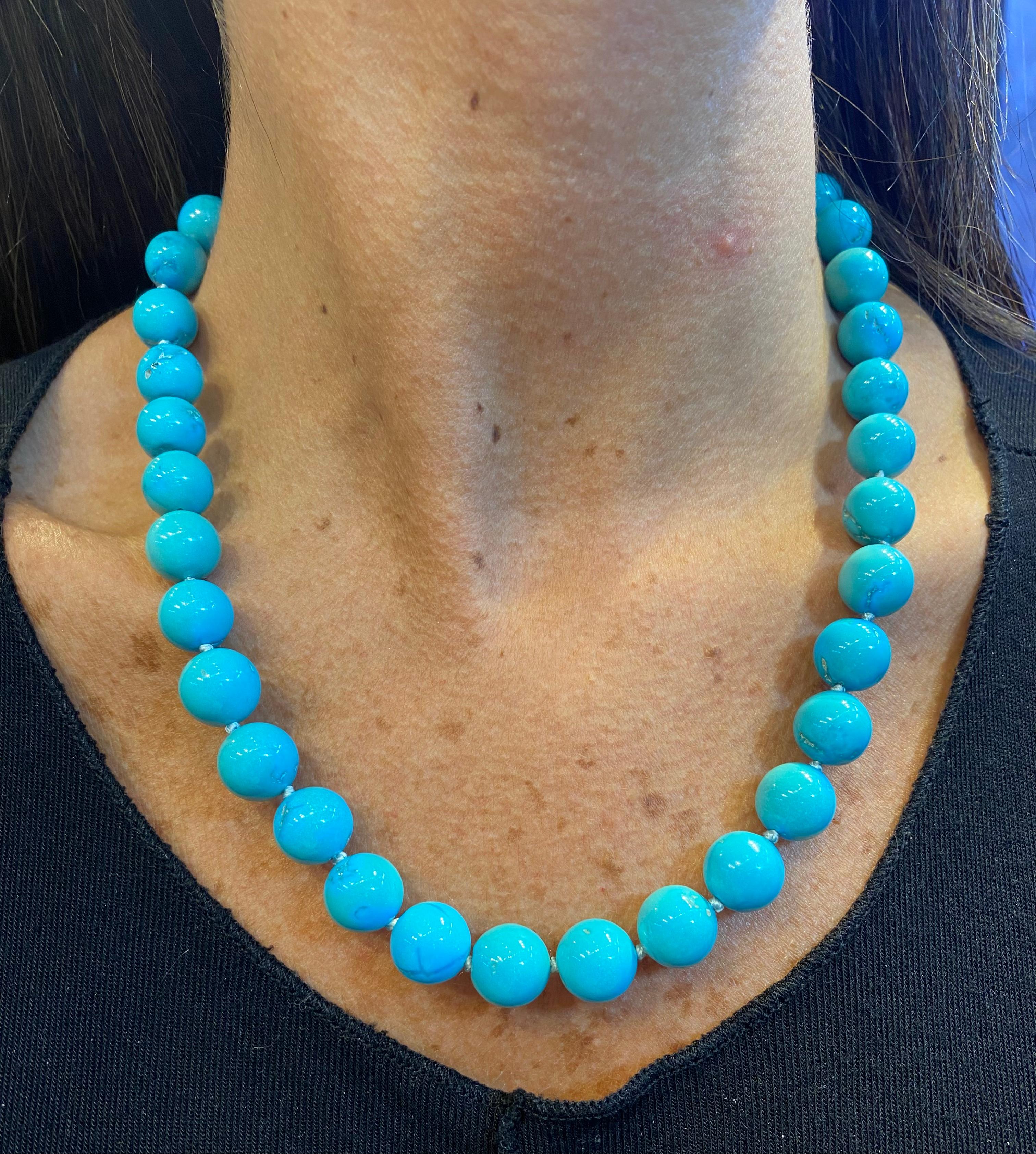 Perle Collier de perles turquoises en vente