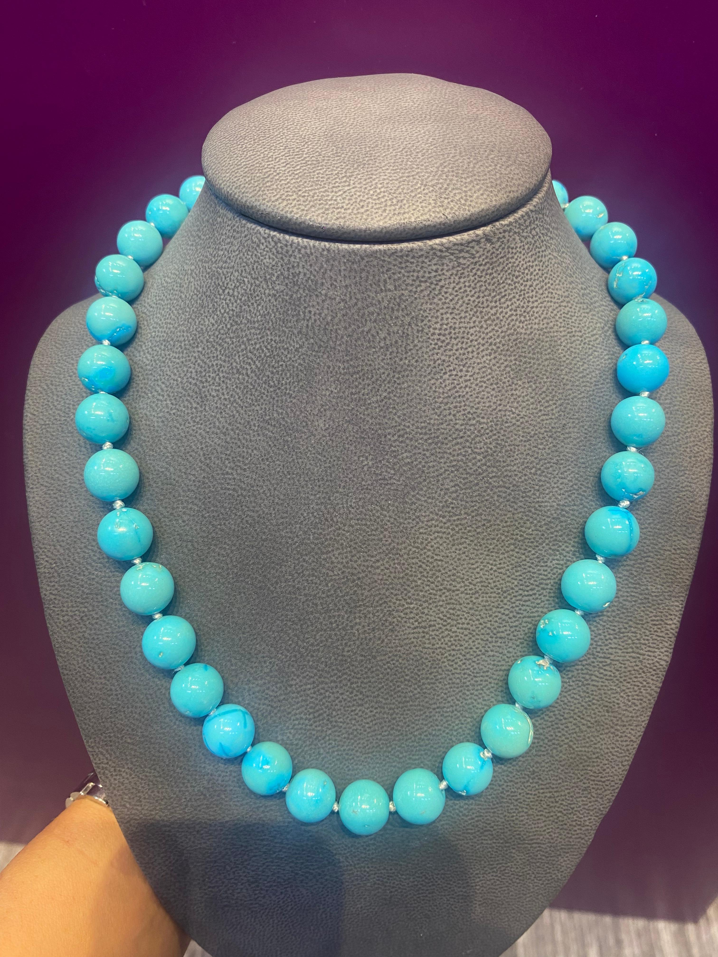 Collier de perles turquoises Excellent état - En vente à New York, NY