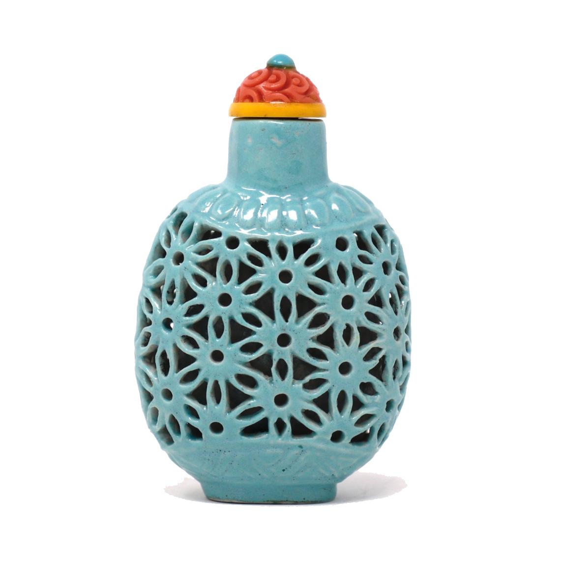 Turquoise Blue Chinese Reticulated Soft Paste Porcelain Snuff Bottle, circa 1900 In Good Condition In New York, NY