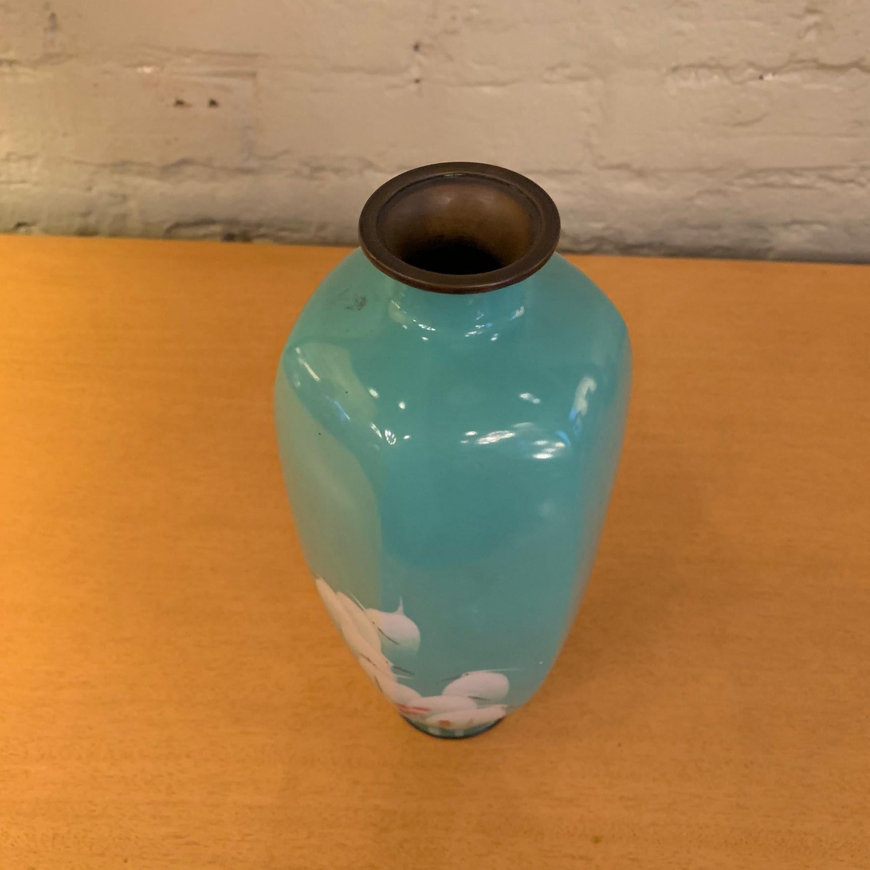 Vase en émail bleu turquoise sur cuivre, Chine Bon état - En vente à Brooklyn, NY