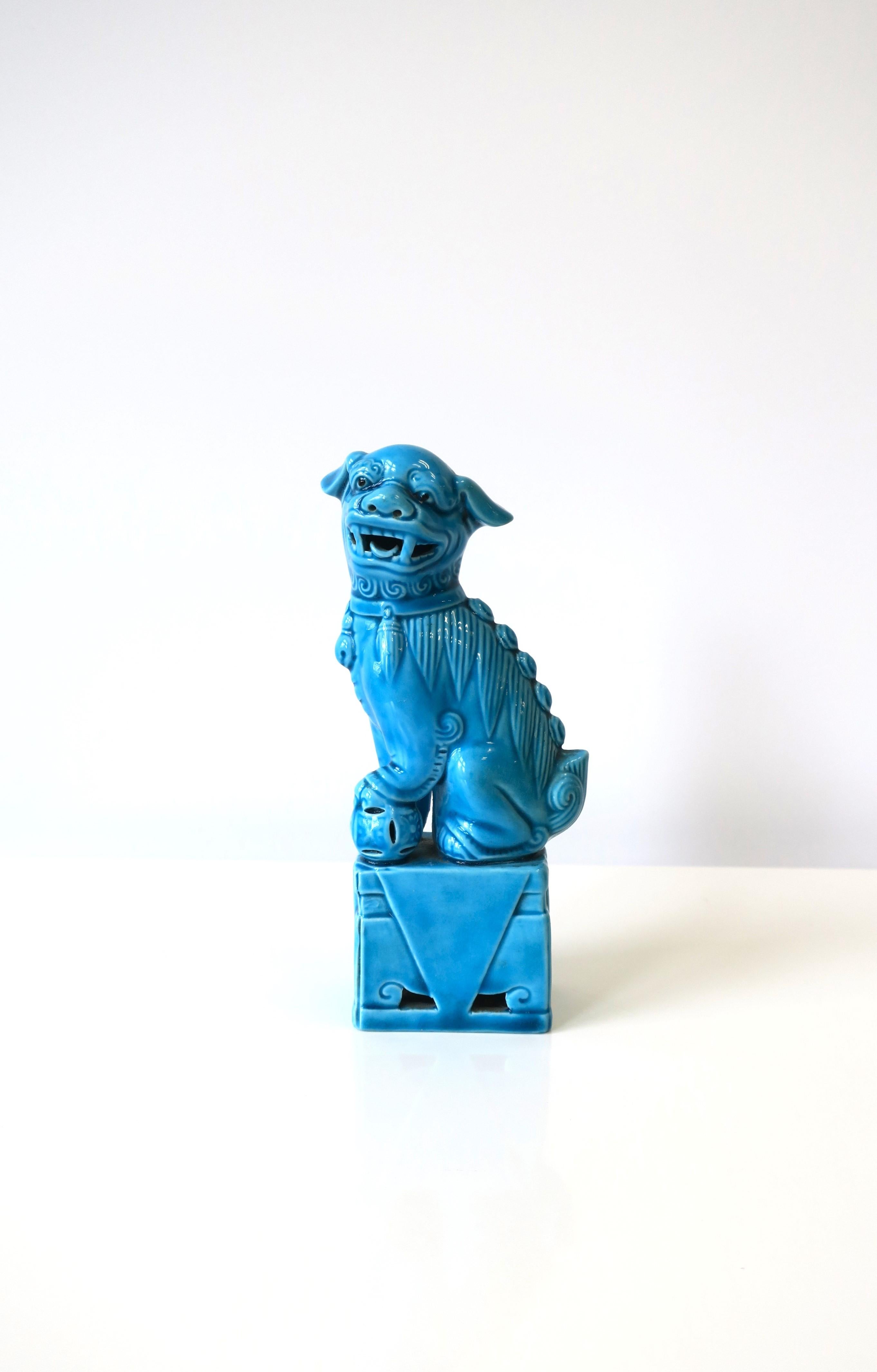 A single Lion Foo dog ceramic decorative object, circa mid-20th century, 1960s, China. This Lion Foo Dog is a beautiful turquoise blue and makes a great statement piece / decorative object for a desk, shelf, library, cocktail table, etc. Dimensions: