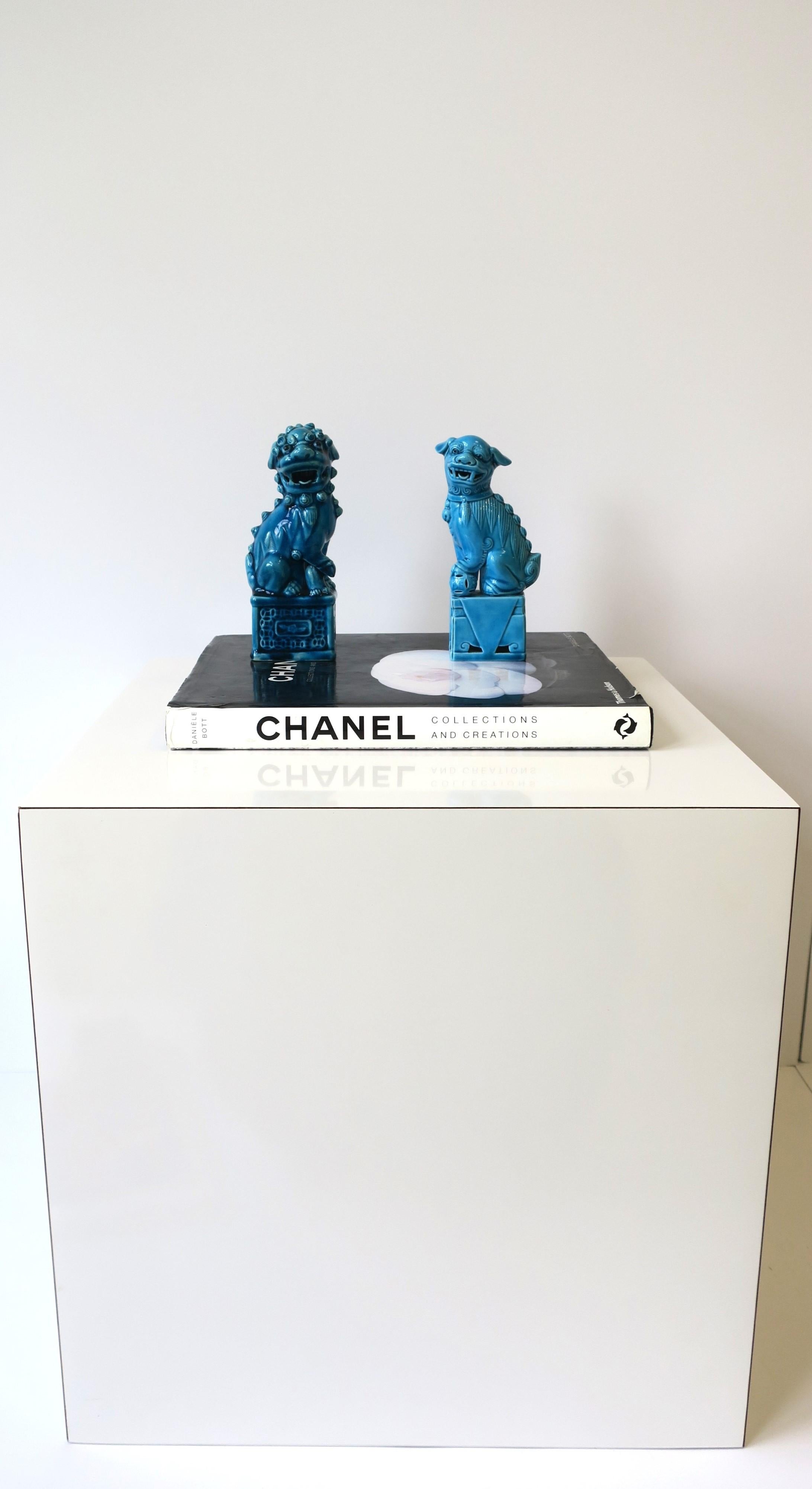 Blue Foo Lion Dog Decorative Object, circa 1960s In Good Condition For Sale In New York, NY