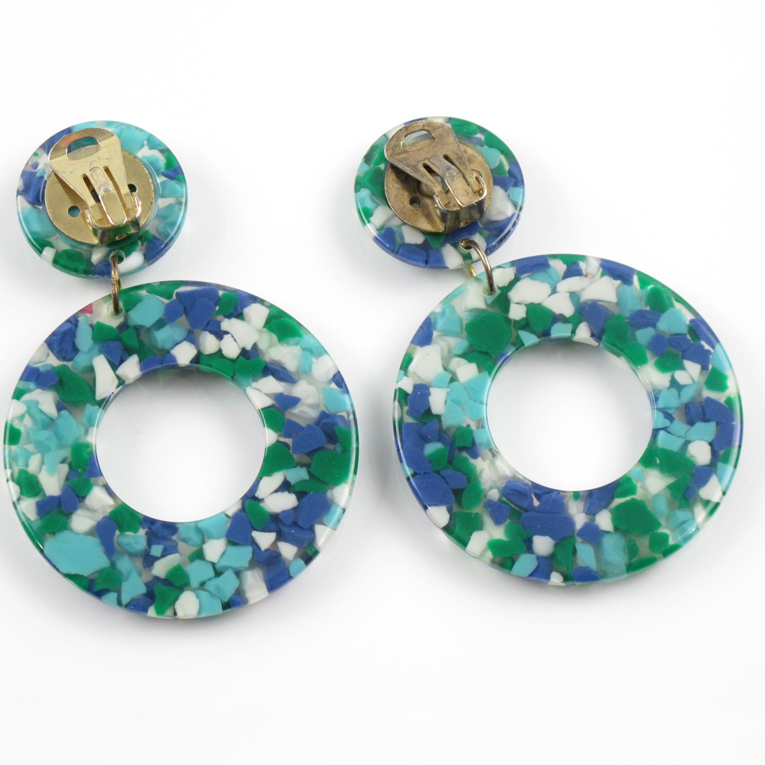 Turquoise Blue Lucite Donut Clip Earrings In Excellent Condition In Atlanta, GA