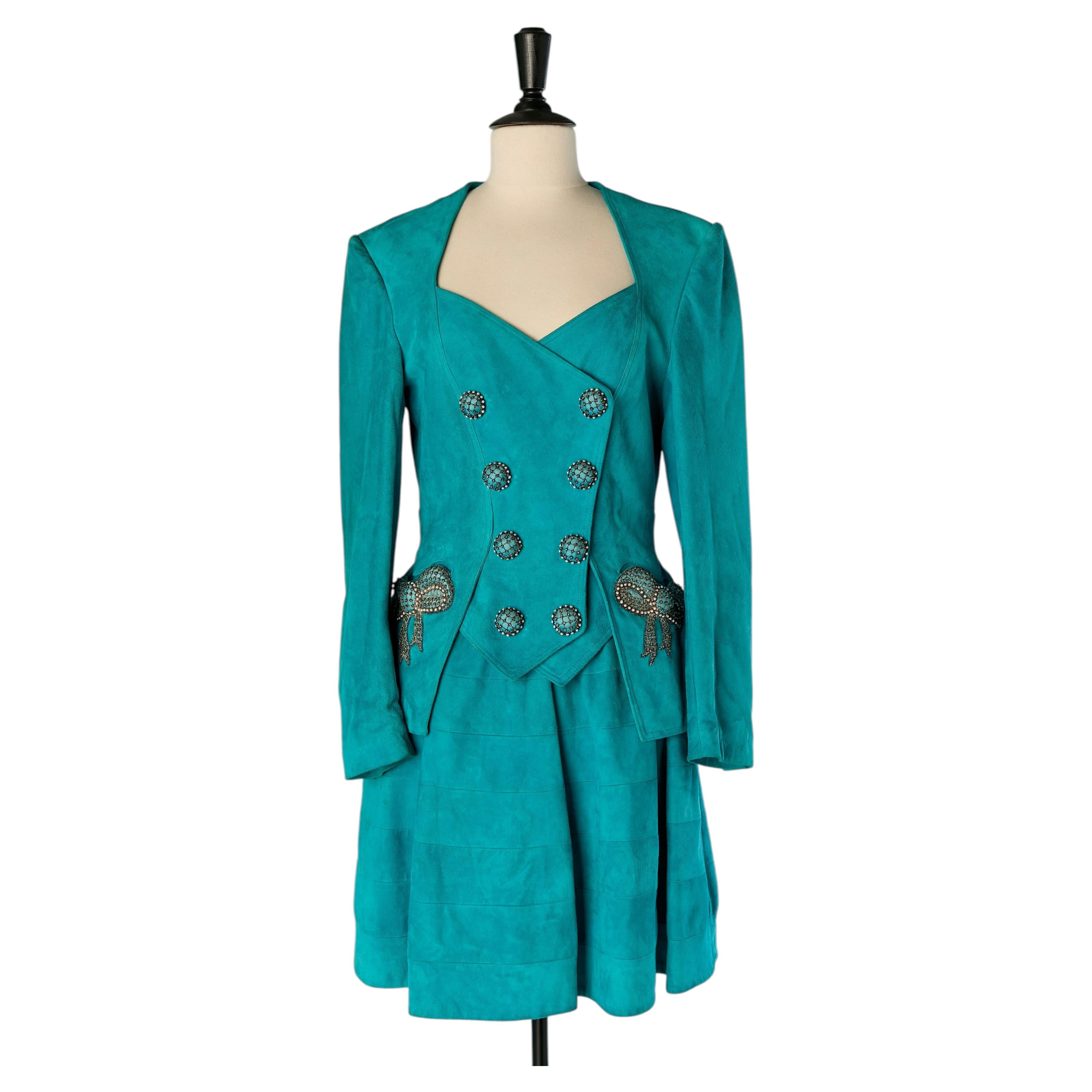 Ensemble jupe-tailleuse en daim bleu turquoise avec ornements, Jean-Claude Jitrois en vente