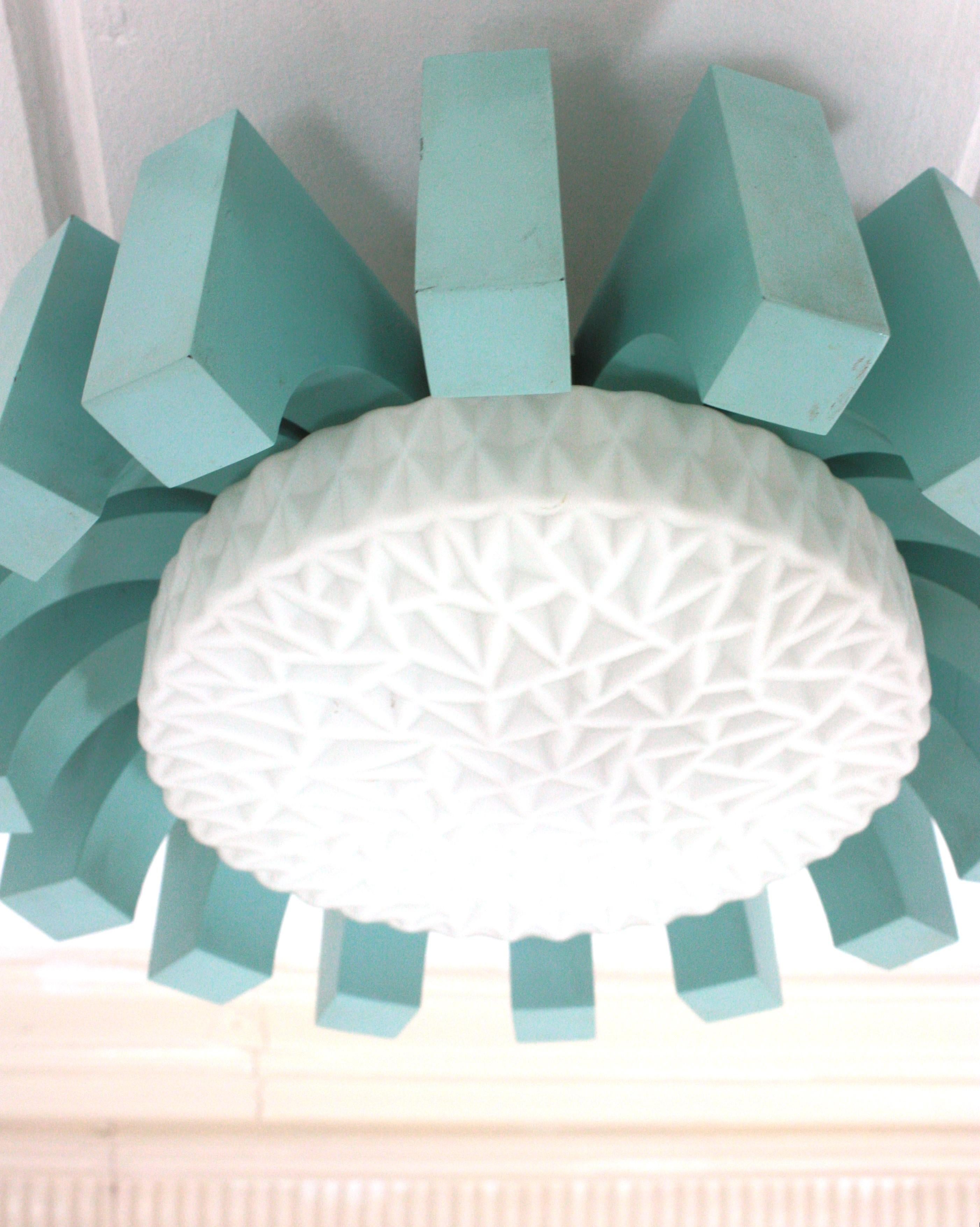 Lightsburst bleu turquoise avec abat-jour en verre au lait à motifs, années 1950 en vente 2