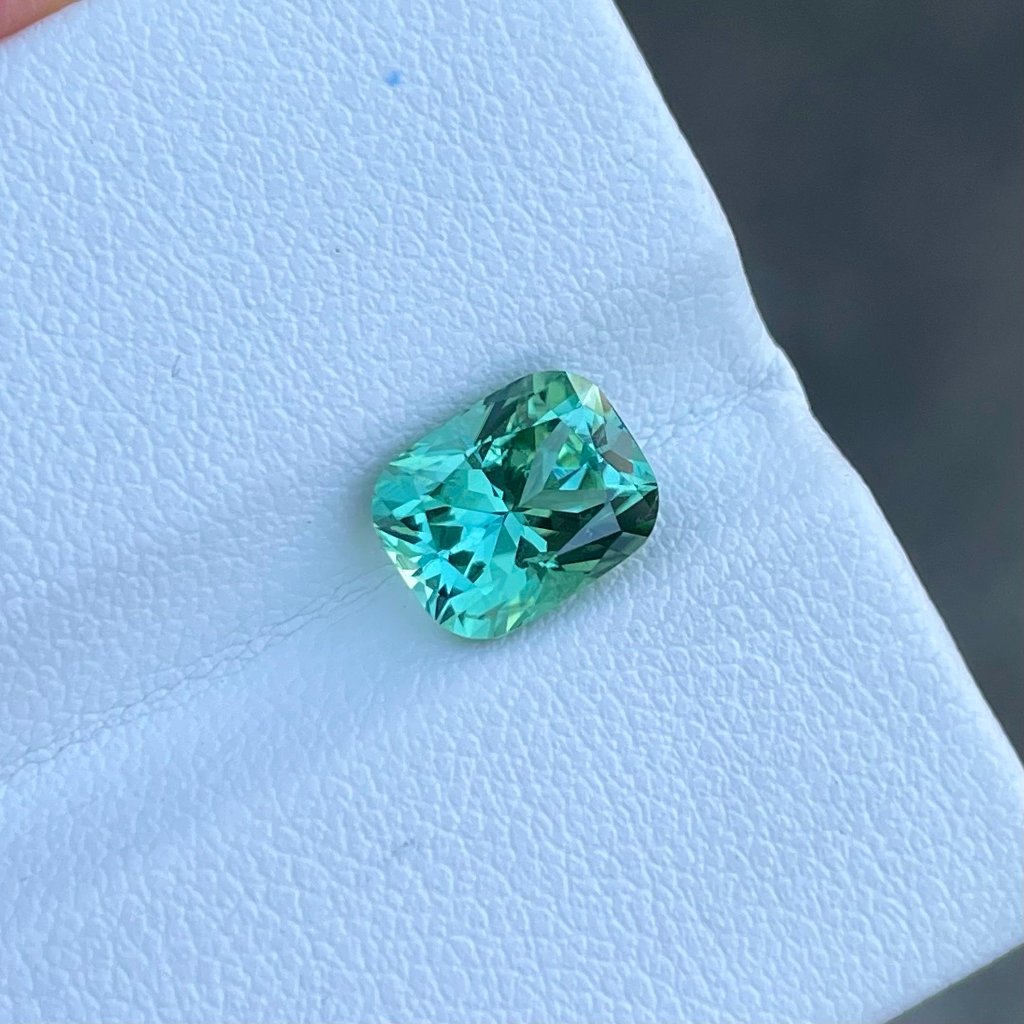 Moderne Tourmaline bleue turquoise 2,45 carats, pierre naturelle afghane taillée avec précision sur mesure en vente