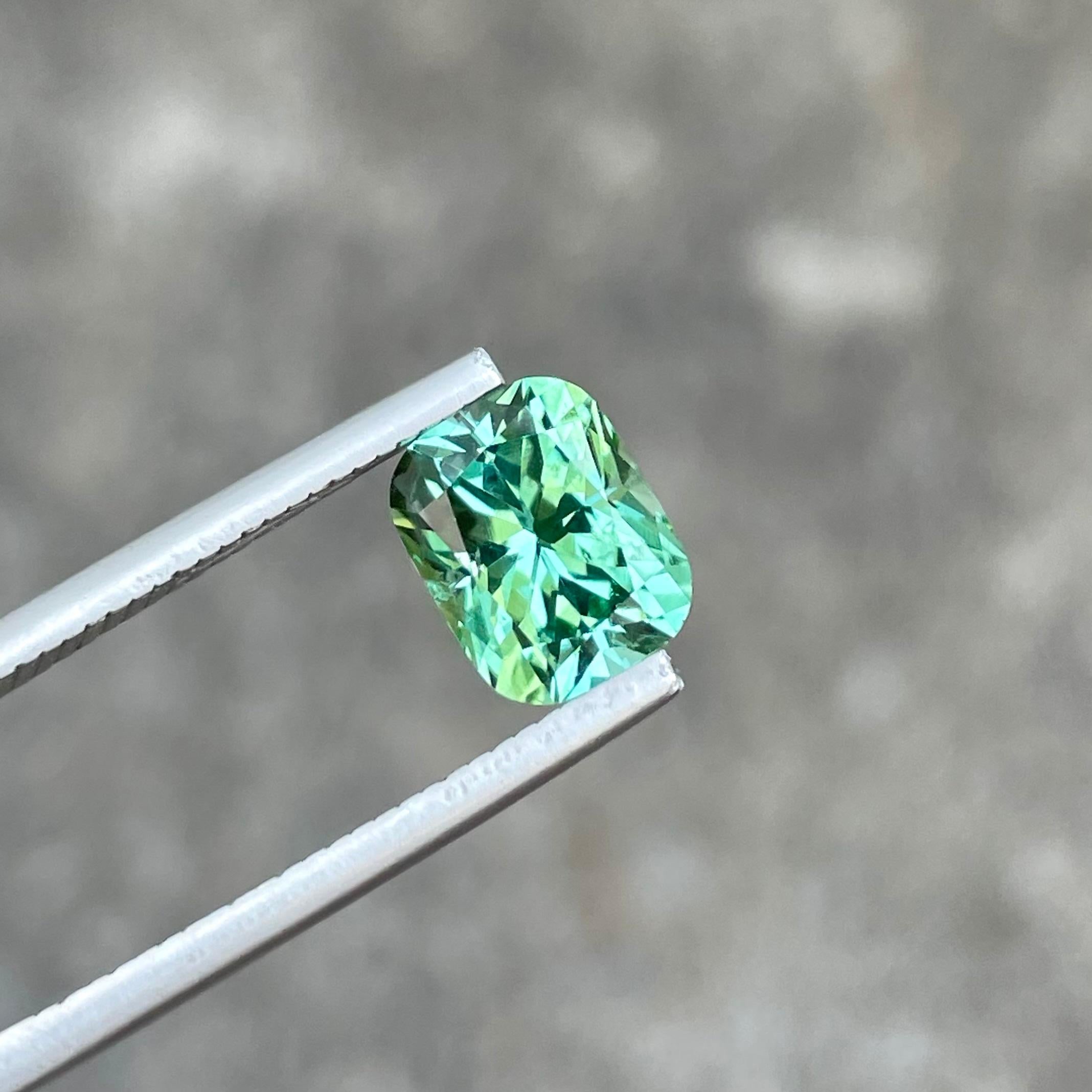 Taille coussin Tourmaline bleue turquoise 2,45 carats, pierre naturelle afghane taillée avec précision sur mesure en vente