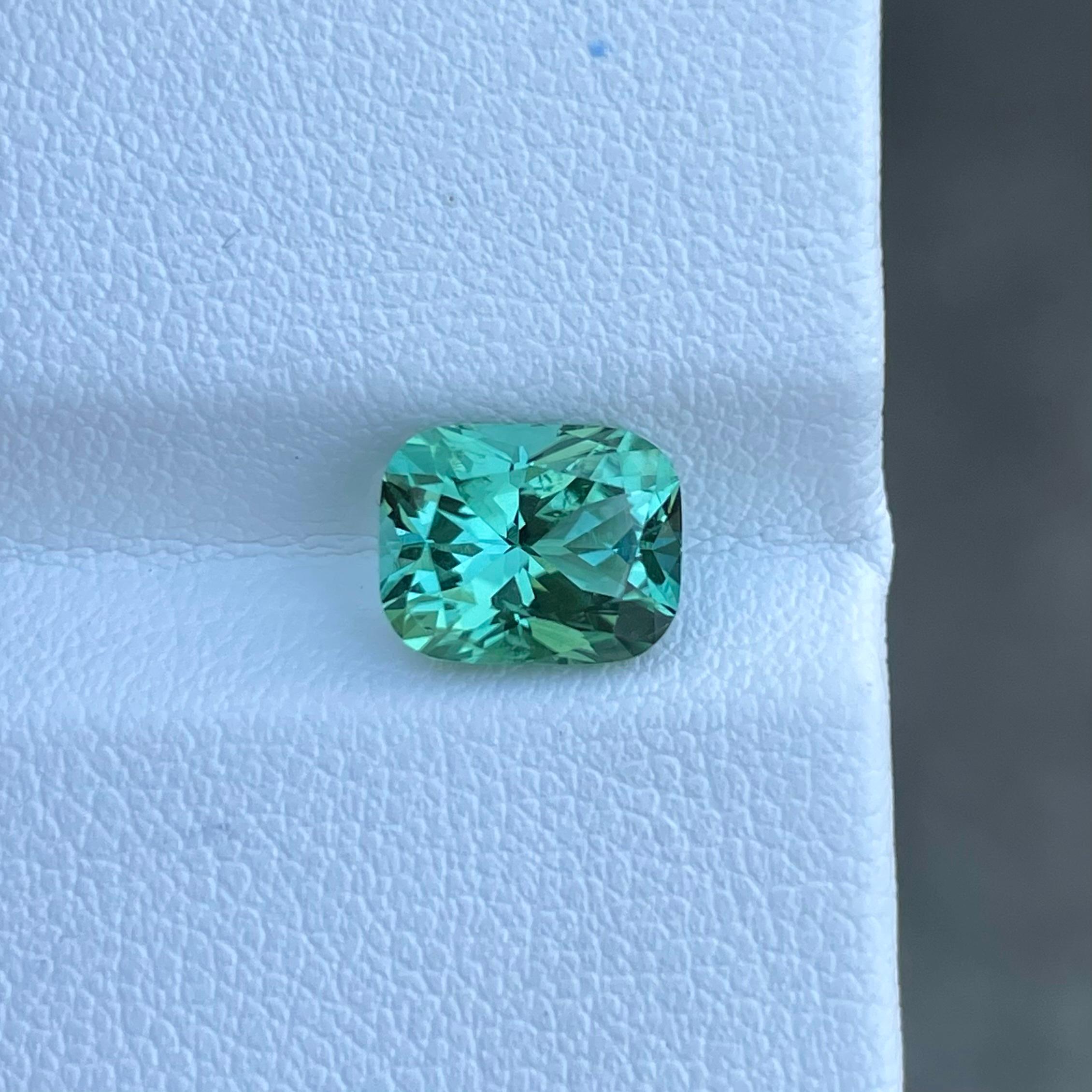 Tourmaline bleue turquoise 2,45 carats, pierre naturelle afghane taillée avec précision sur mesure Neuf - En vente à Bangkok, TH