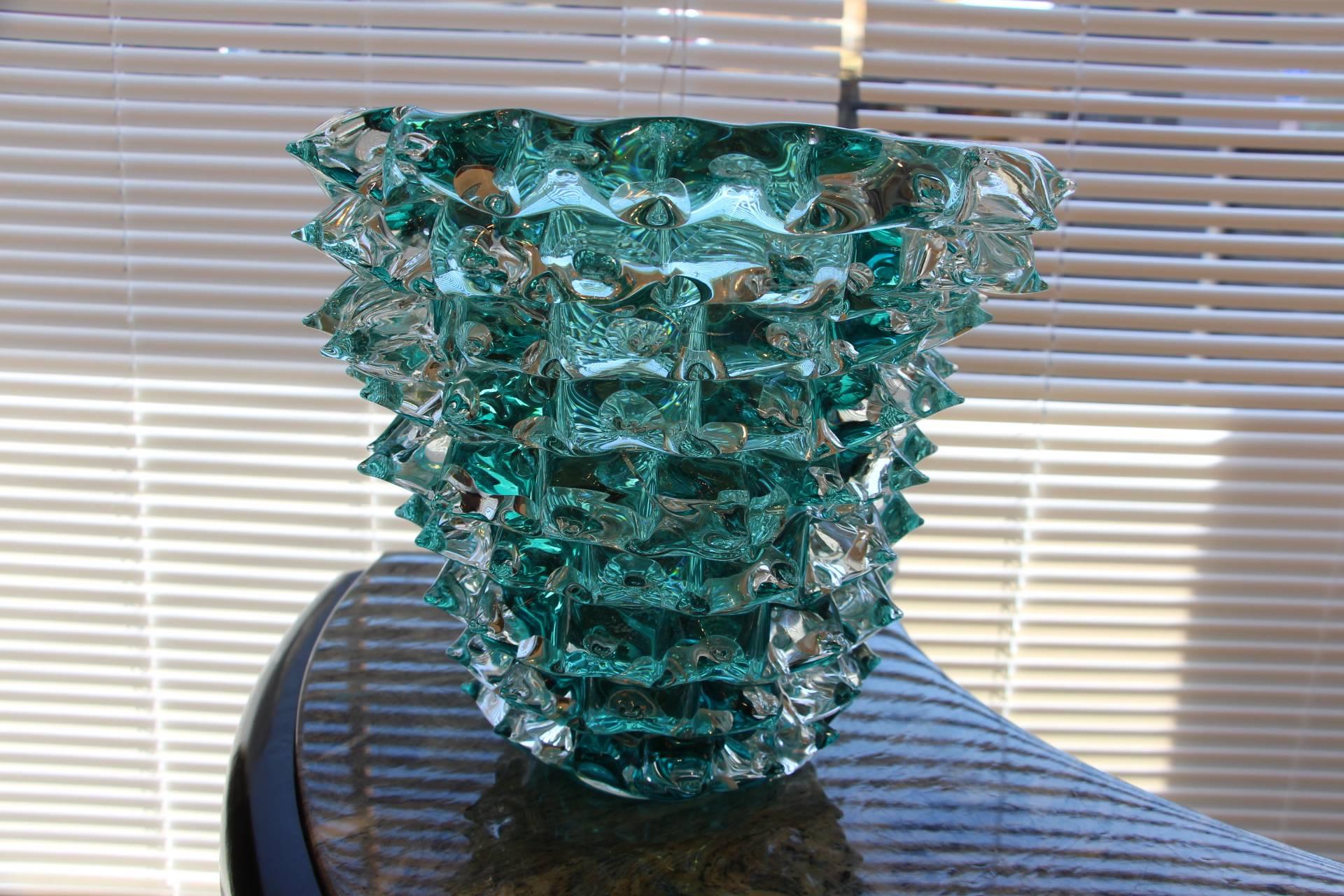 A spectacular piece of Venetian vases, imposing size in clear and turquoise blown Murano glass, hand decorated with the rostrato technique: spikes of glass individually pulled in relief.
Thick walled casing glass produces a lot of iridescent