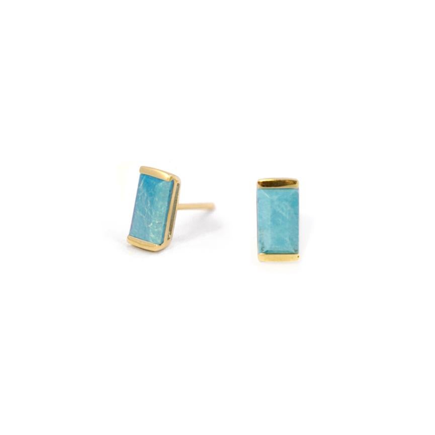 

How sweet are these Bonbon studs? The PERFECT pair of earrings when you need a pop of color. Just the right size, just the right oomph.

14ky gold with the most stunning turquoise.