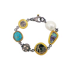 Türkis, Boulder-Opal, Perle, antike Münze und Rohdiamant Bohème-Armband