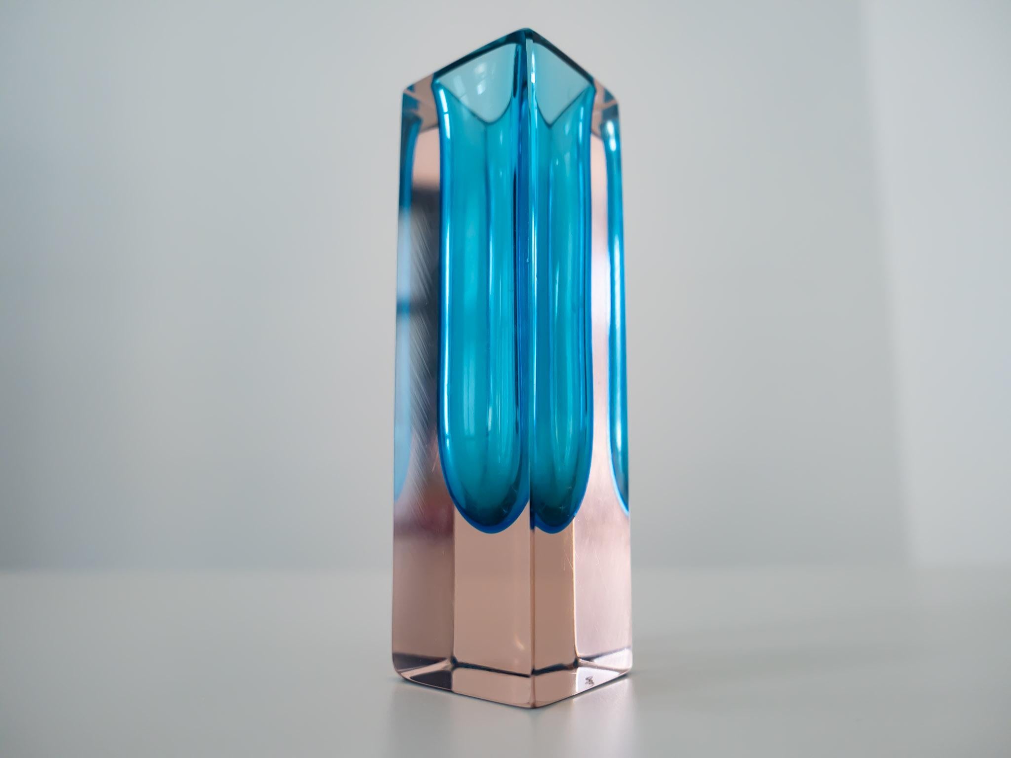 Turquoise bright pink Murano Sommerso glass vase by Flavio Poli, Italy 1960s.

This ashtonishing turquoise and bright pink Murano Glass vase by the Italian Designer Flavio Poli is the absolute eyecatcher for any modern home. In the years between