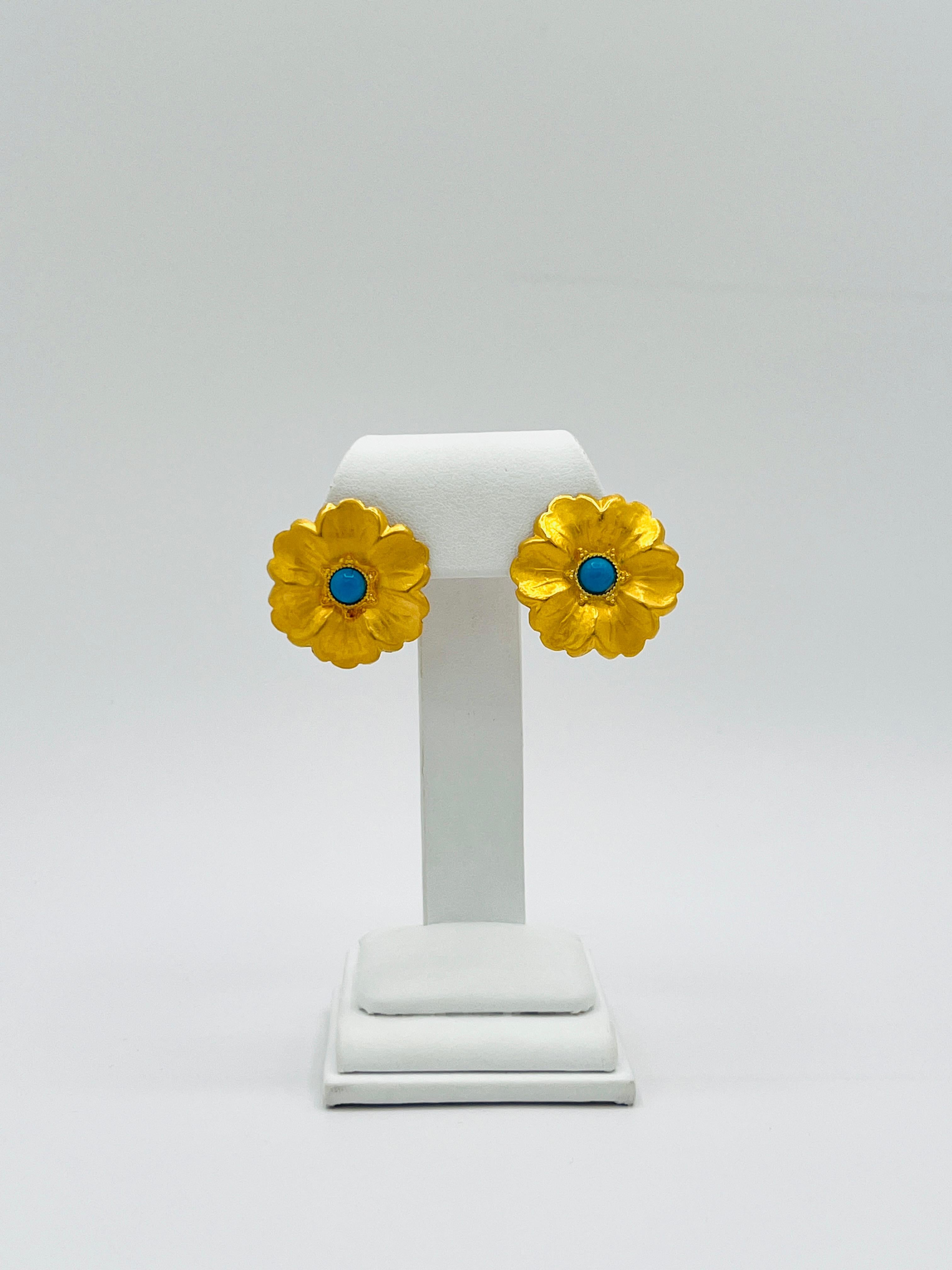 da uomo o donna Orecchini floreali con cabochon di turchese in oro giallo 18 carati in vendita