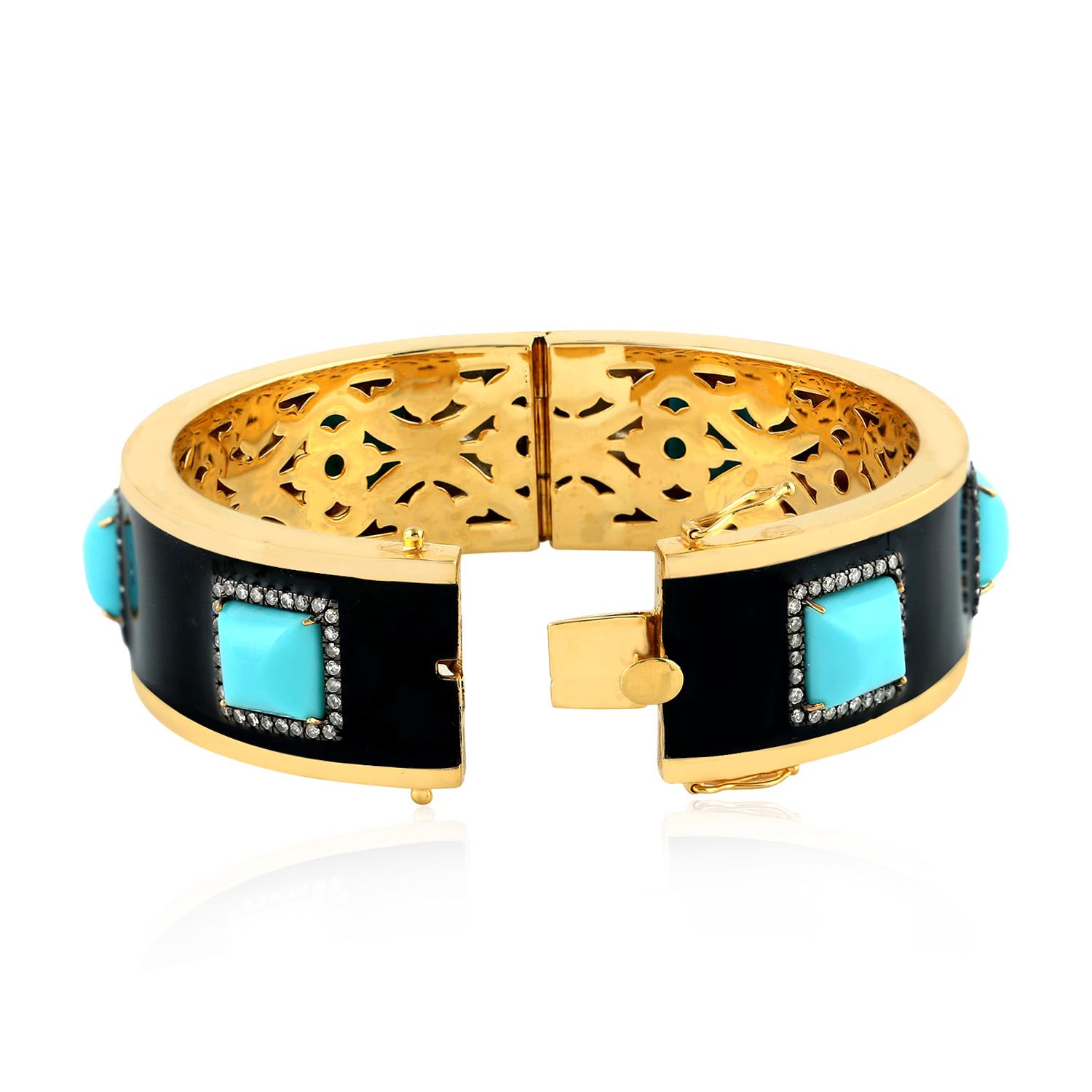 Turquoise Cabouchon & Black Enamel Cuff Made In 18k Yellow Gold In New Condition For Sale In New York, NY