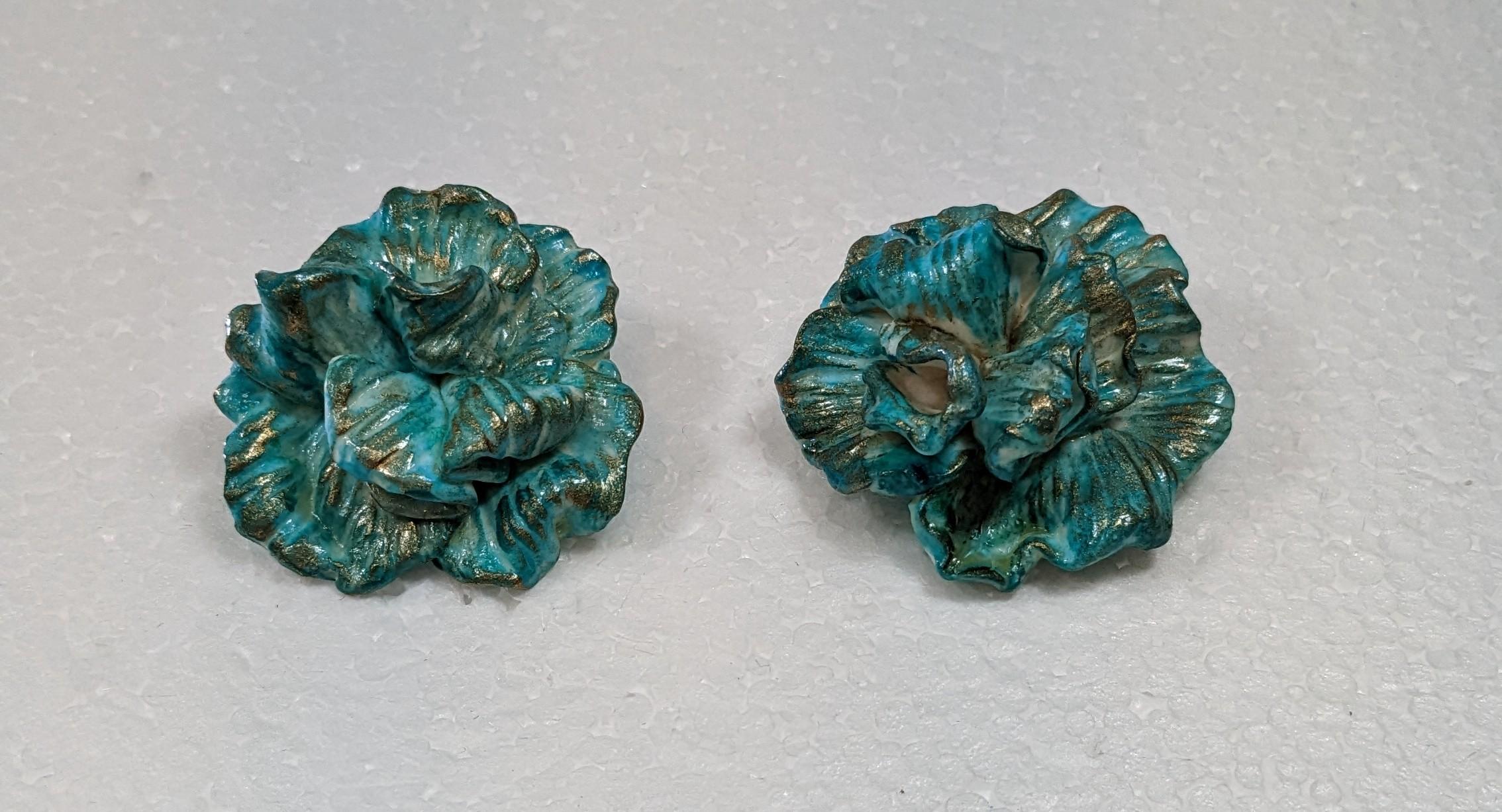  Turquoise and Gold and White Veins Camelia Polymer  Clay Earrings with golplated silver closure

Diameter: 4 cm
Weight: 14,5 grams
Color  Turquose, White and Gold
Handmade




Pradera Fashion Division  is specialized in European Fashion designers,