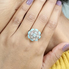 Bague bordée de céramique turquoise en or blanc avec pétales de fleurs en diamants taille rose
