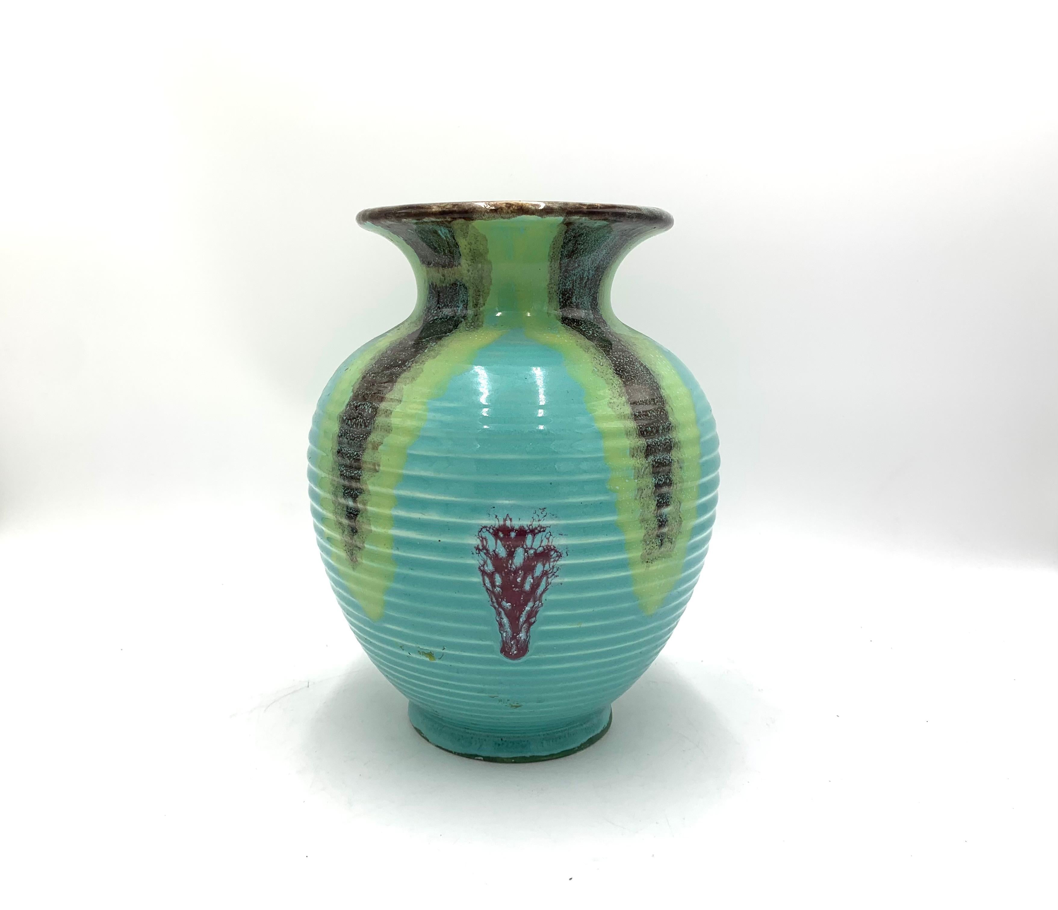 Tall turquoise ceramic vase

Produced in the 1960s in Czechoslovakia by Ditmar Urbach

Very good condition

Measures: height 28cm, diameter 22cm.