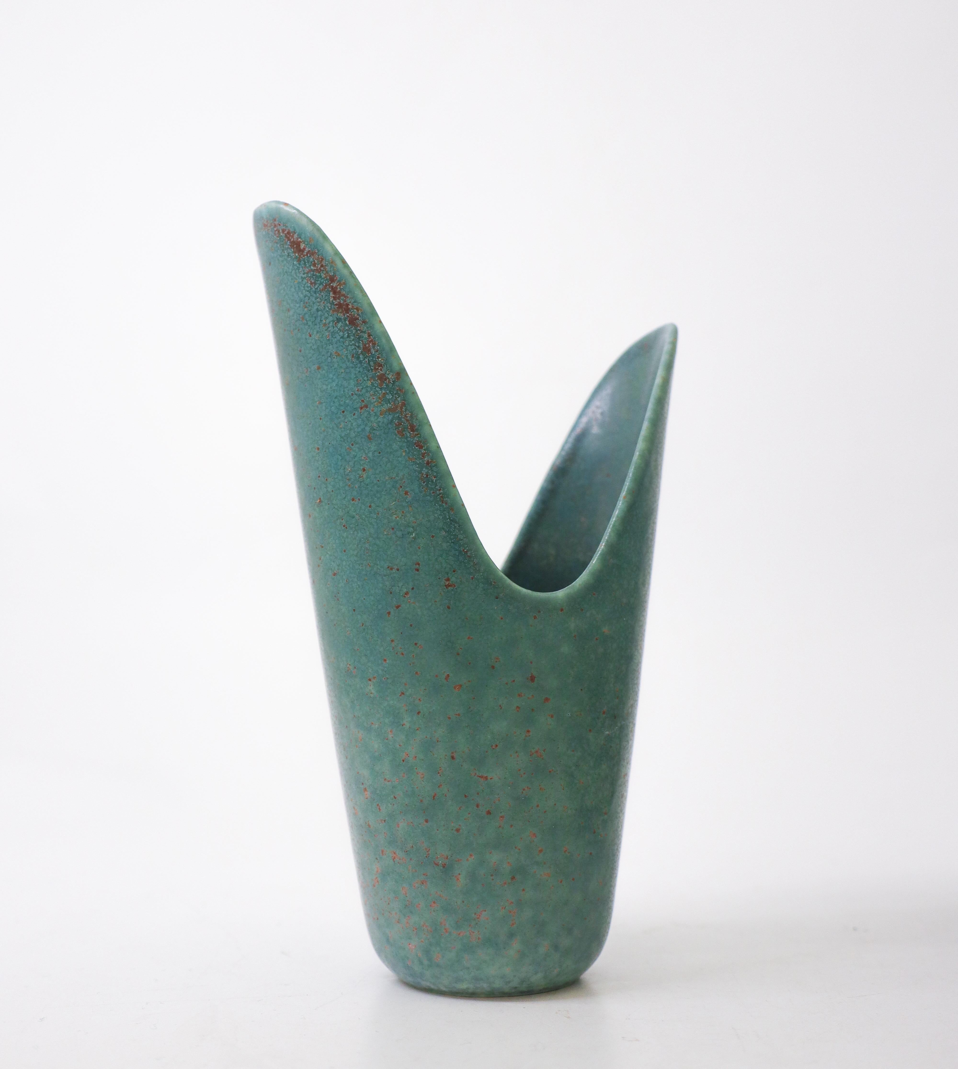 A ceramic vase with a lovely green speckled glaze designed by Gunnar Nylund at Rörstrand, the vase is 18,5 cm (7,4