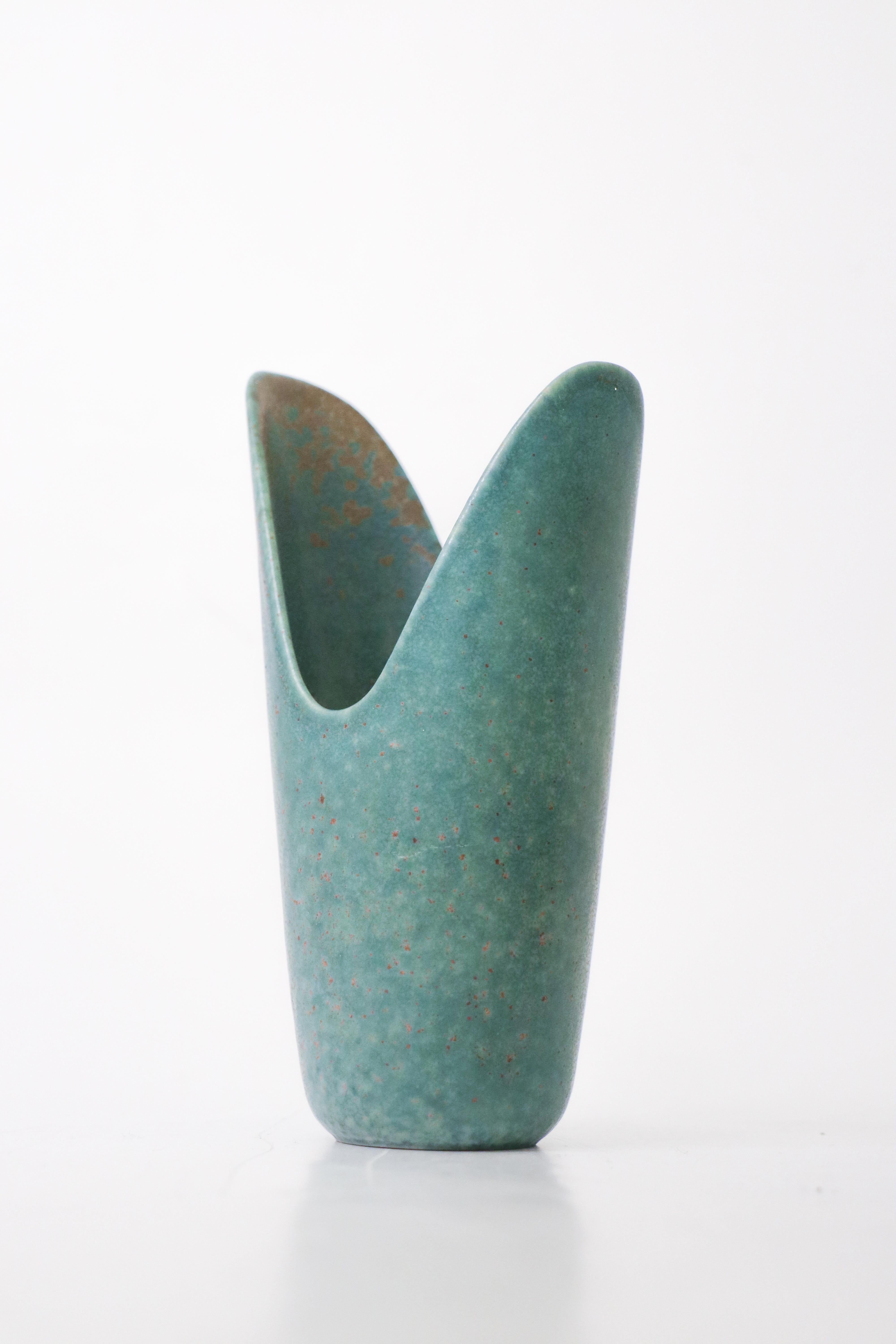 Glazed Turquoise ceramic vase - Gunnar Nylund - Rörstrand - Mid 20th century For Sale