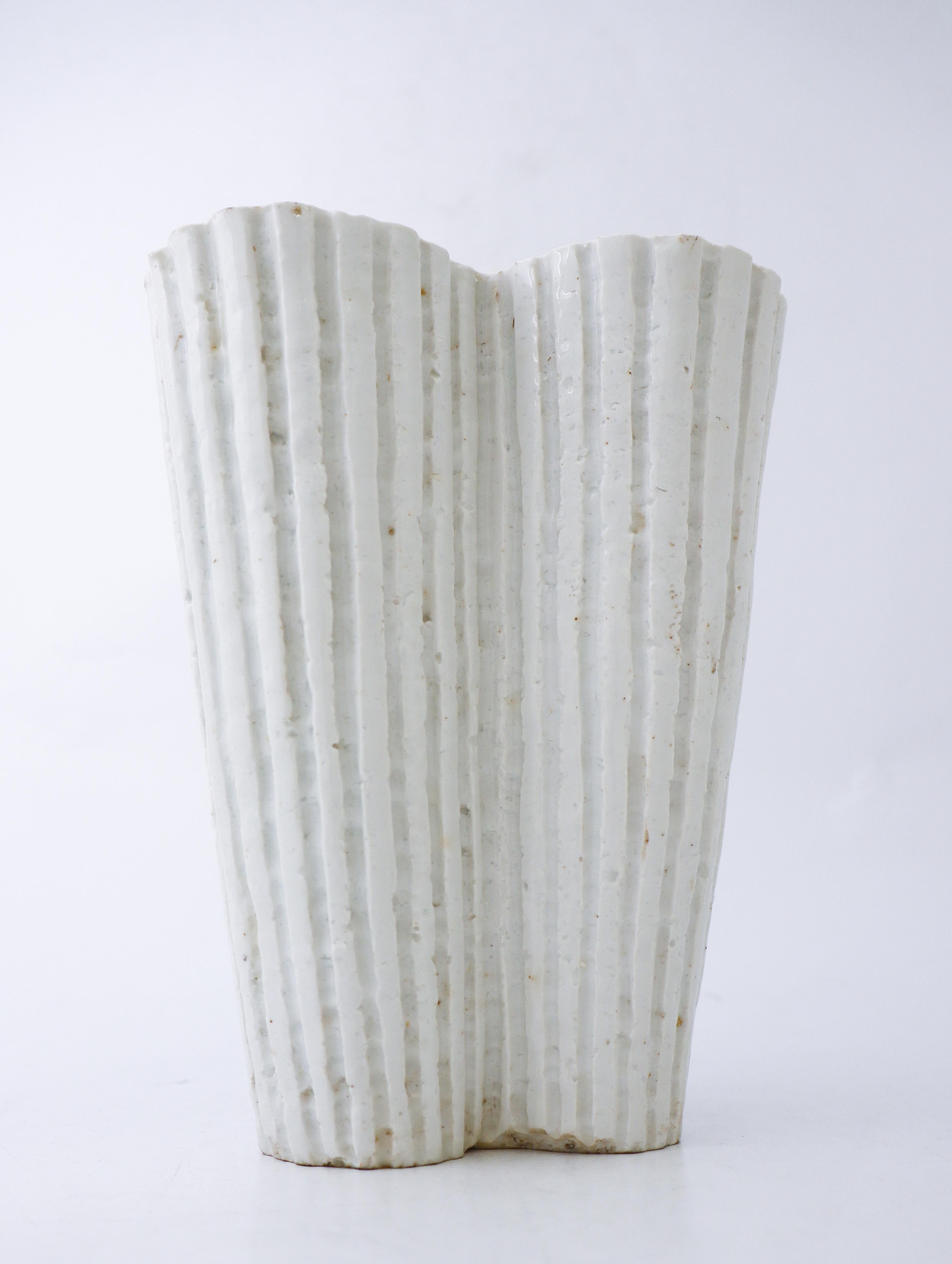 White Stoneware Vase Gunnar Nylund, Rörstrand, Scandinavian Midcentury Vintage In Good Condition For Sale In Stockholm, SE