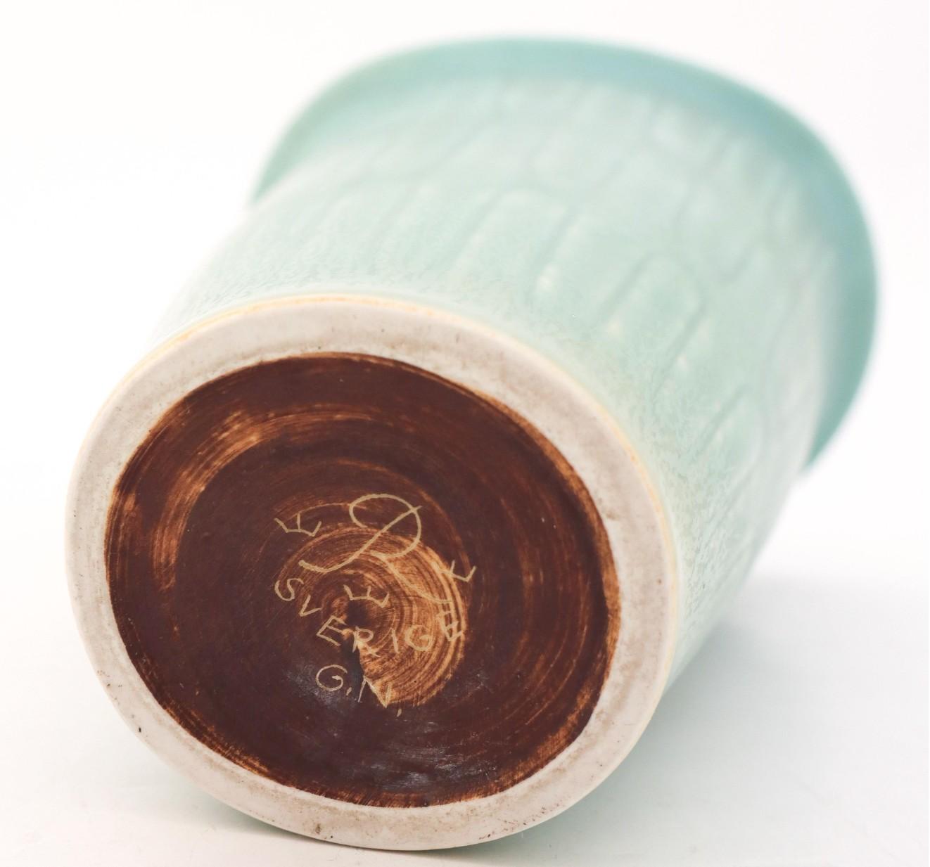 XX secolo Vaso in ceramica turchese Gunnar Nylund, Rörstrand, Scandinavo del Medio Evo in vendita