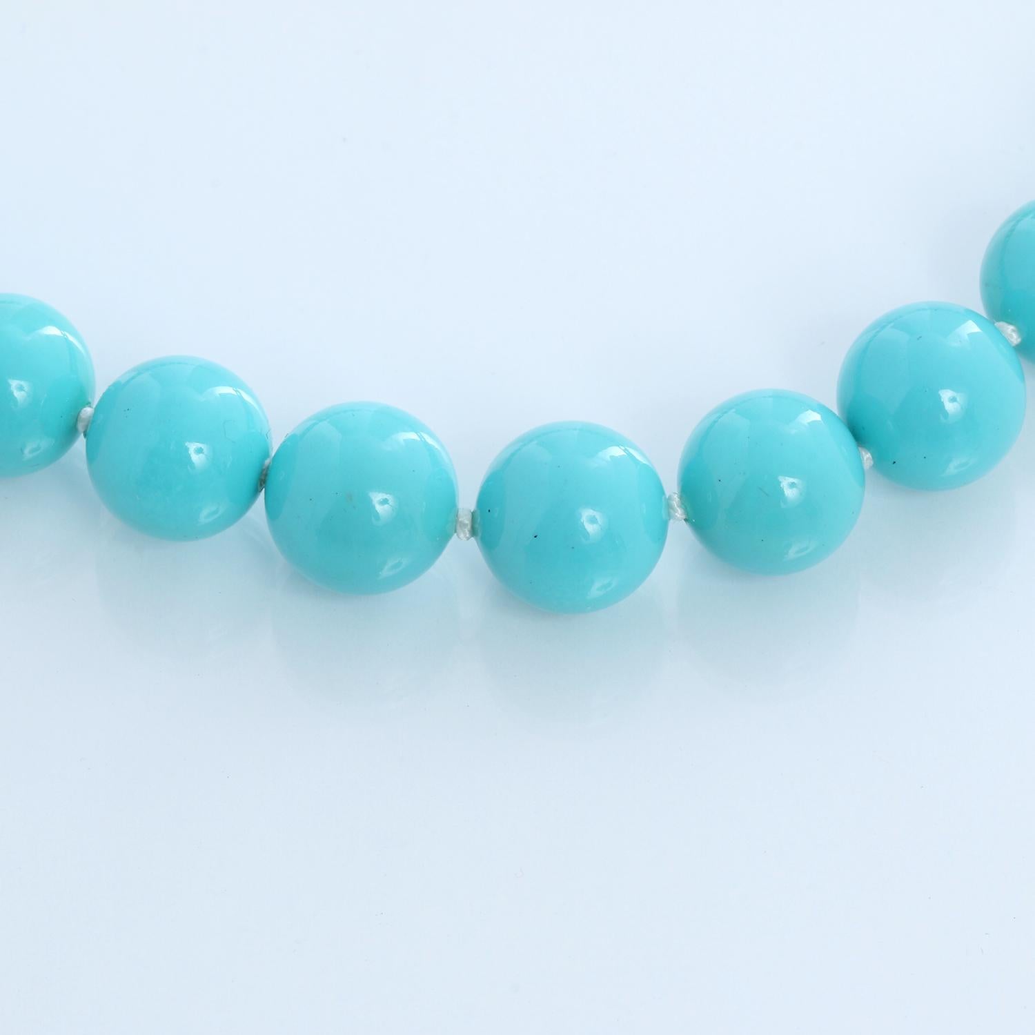 Turquoise Color Bead Necklace In Excellent Condition For Sale In Dallas, TX