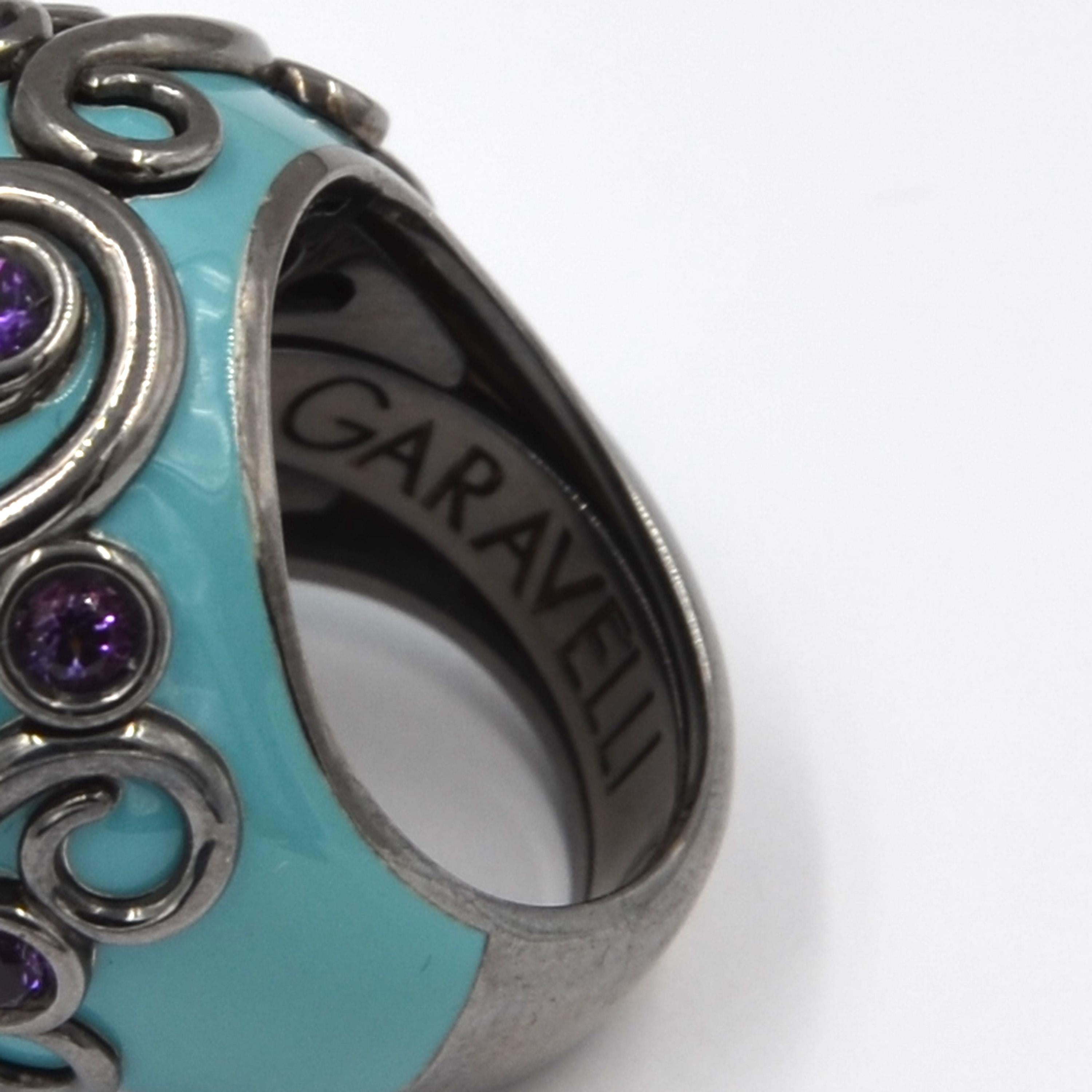 Taille ronde Bague ronde en argent émaillé de couleur turquoise avec améthyste et topaze bleue en vente