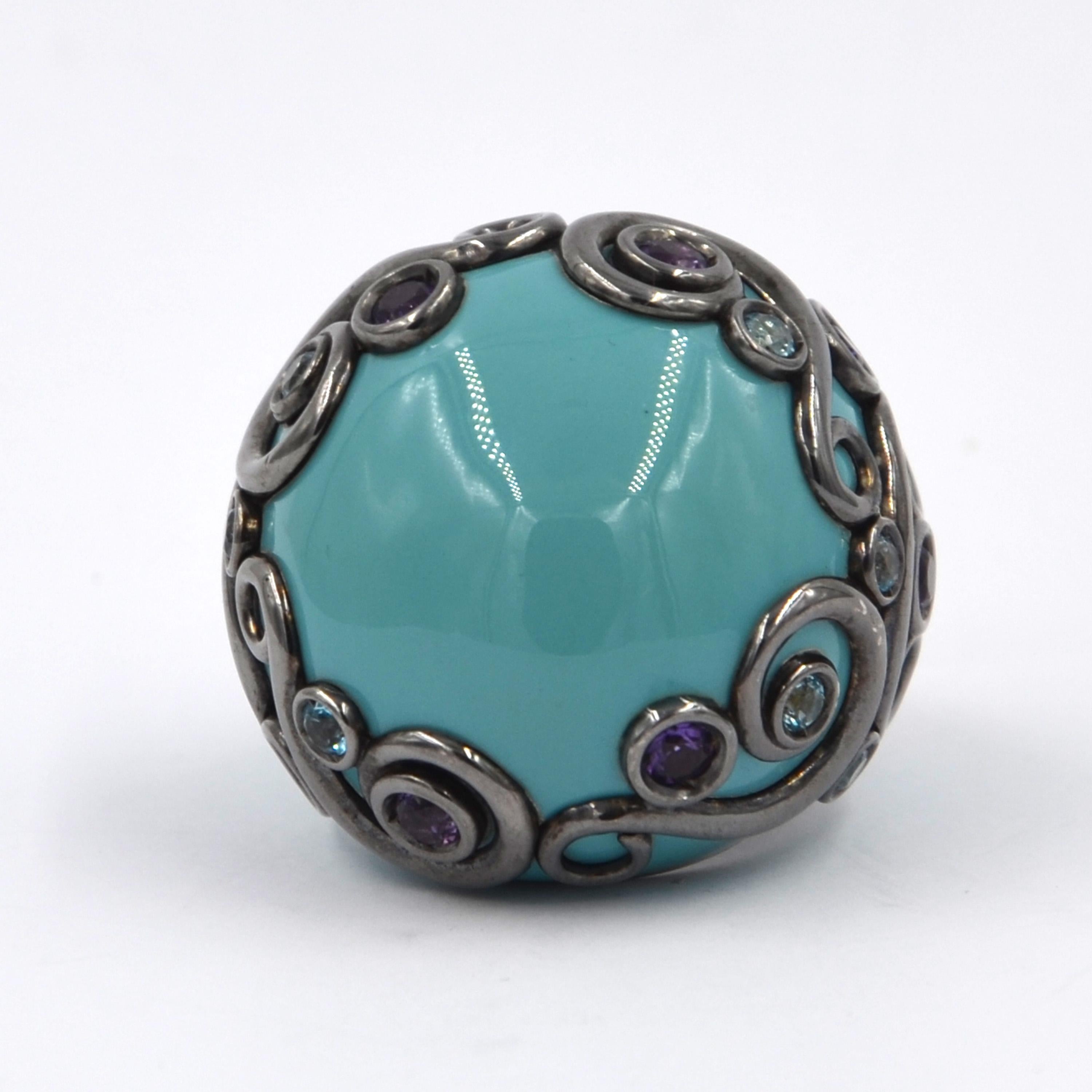 Bague ronde en argent émaillé de couleur turquoise avec améthyste et topaze bleue en vente 2