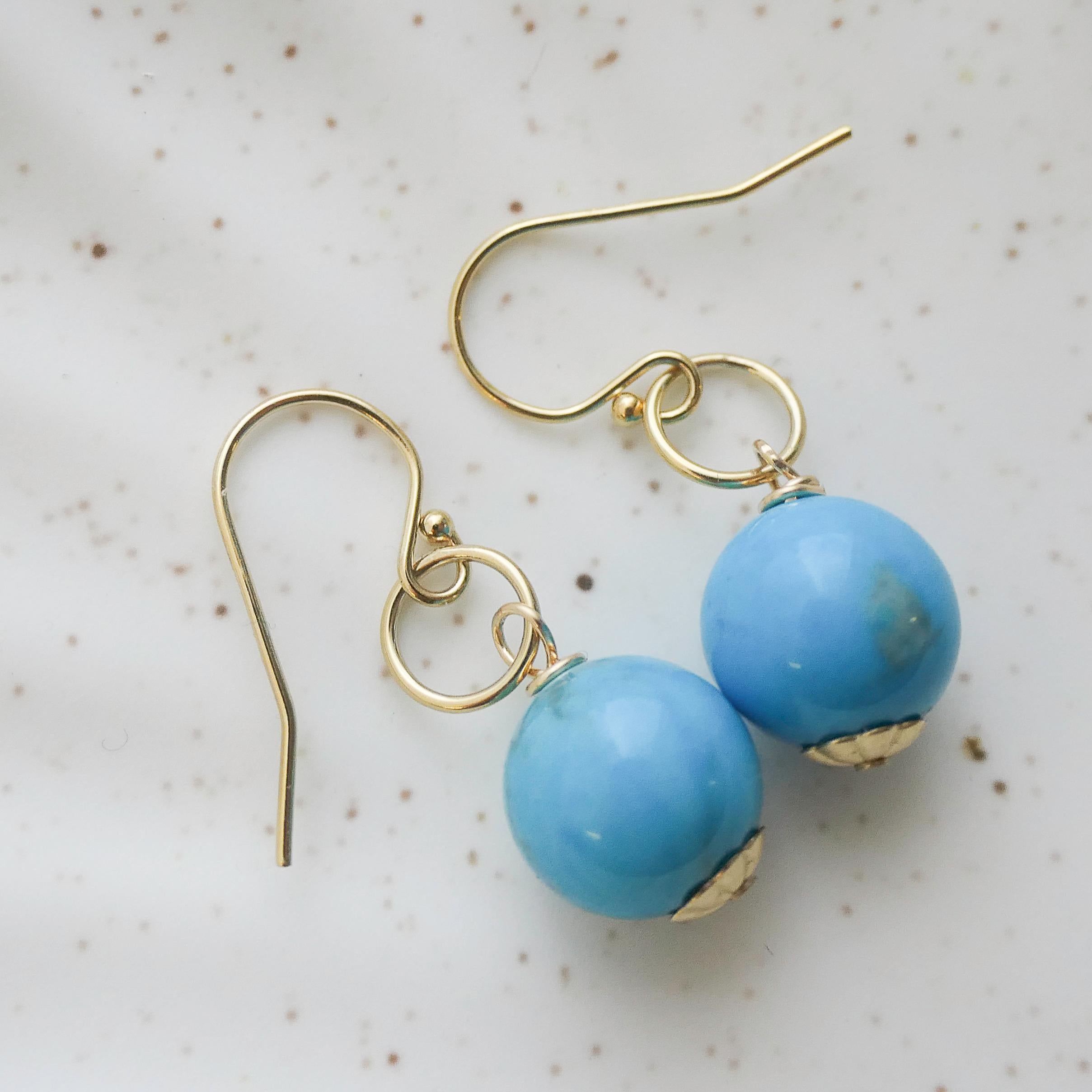 Türkis Farbe Howlite Gold gefüllt Tropfen baumeln Ohrringe (Perle) im Angebot