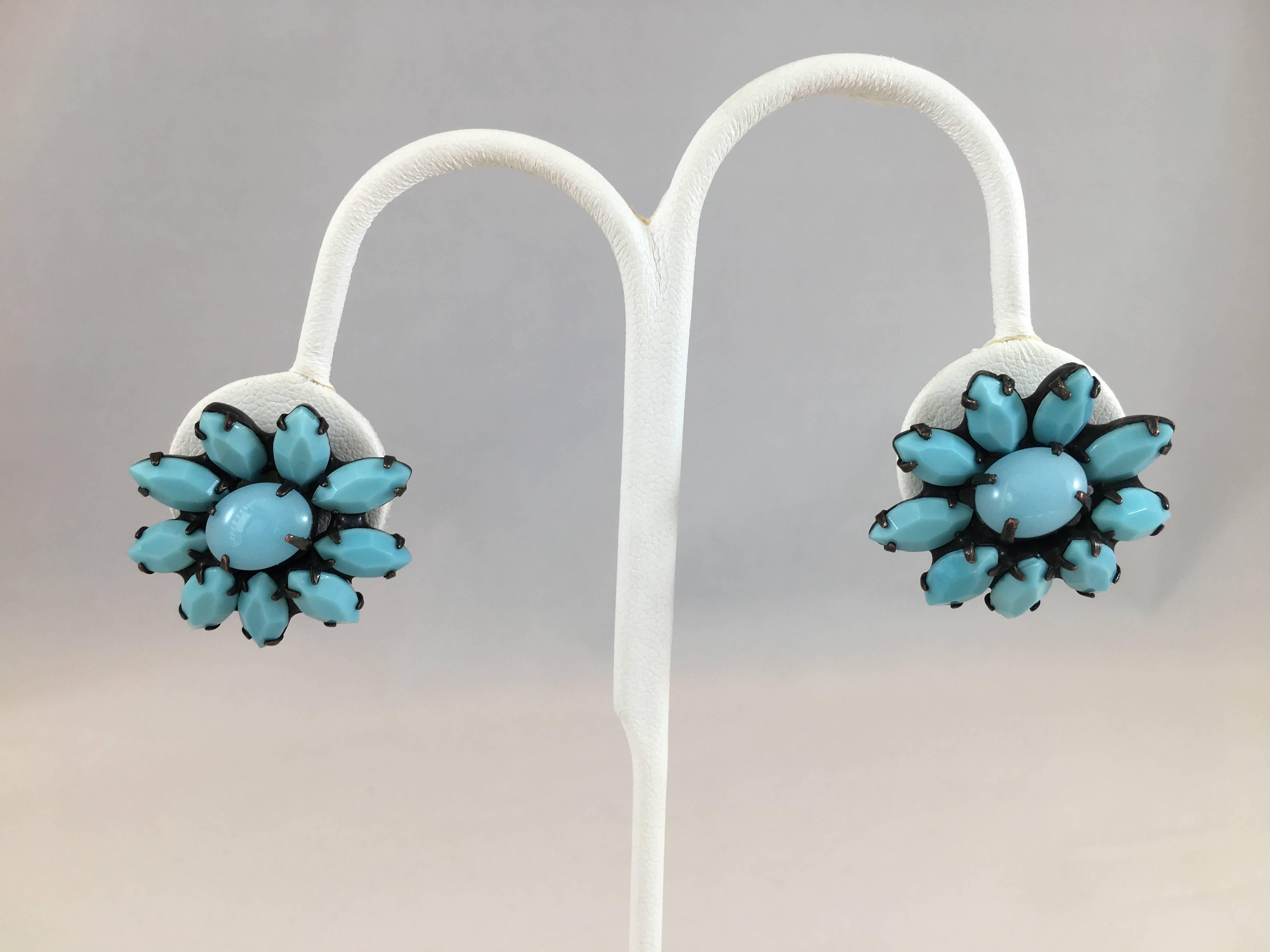 Turquoise Colored Flower Earrings Weiss 1960s In Excellent Condition For Sale In Chicago, IL