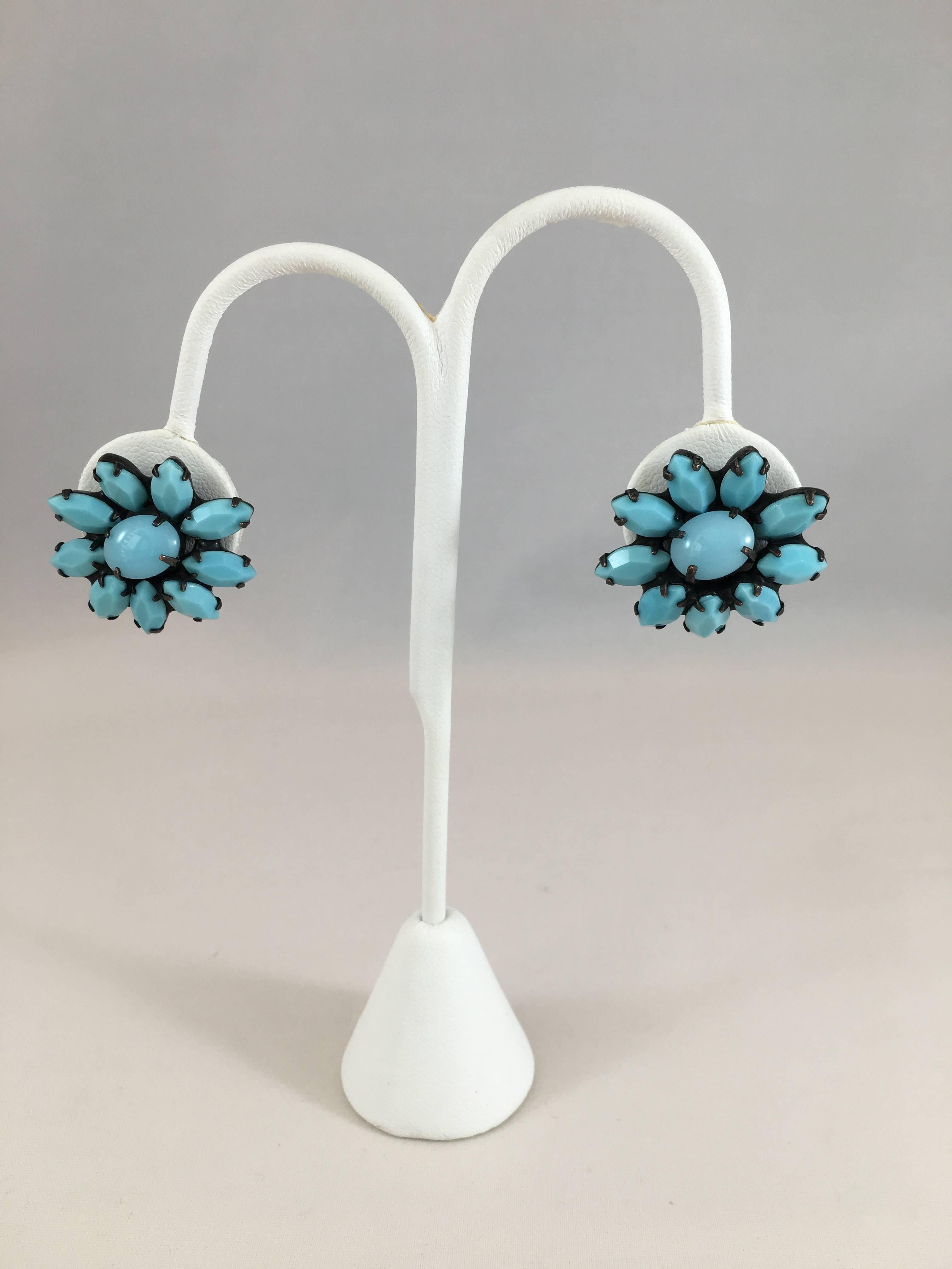 Women's Turquoise Colored Flower Earrings Weiss 1960s For Sale