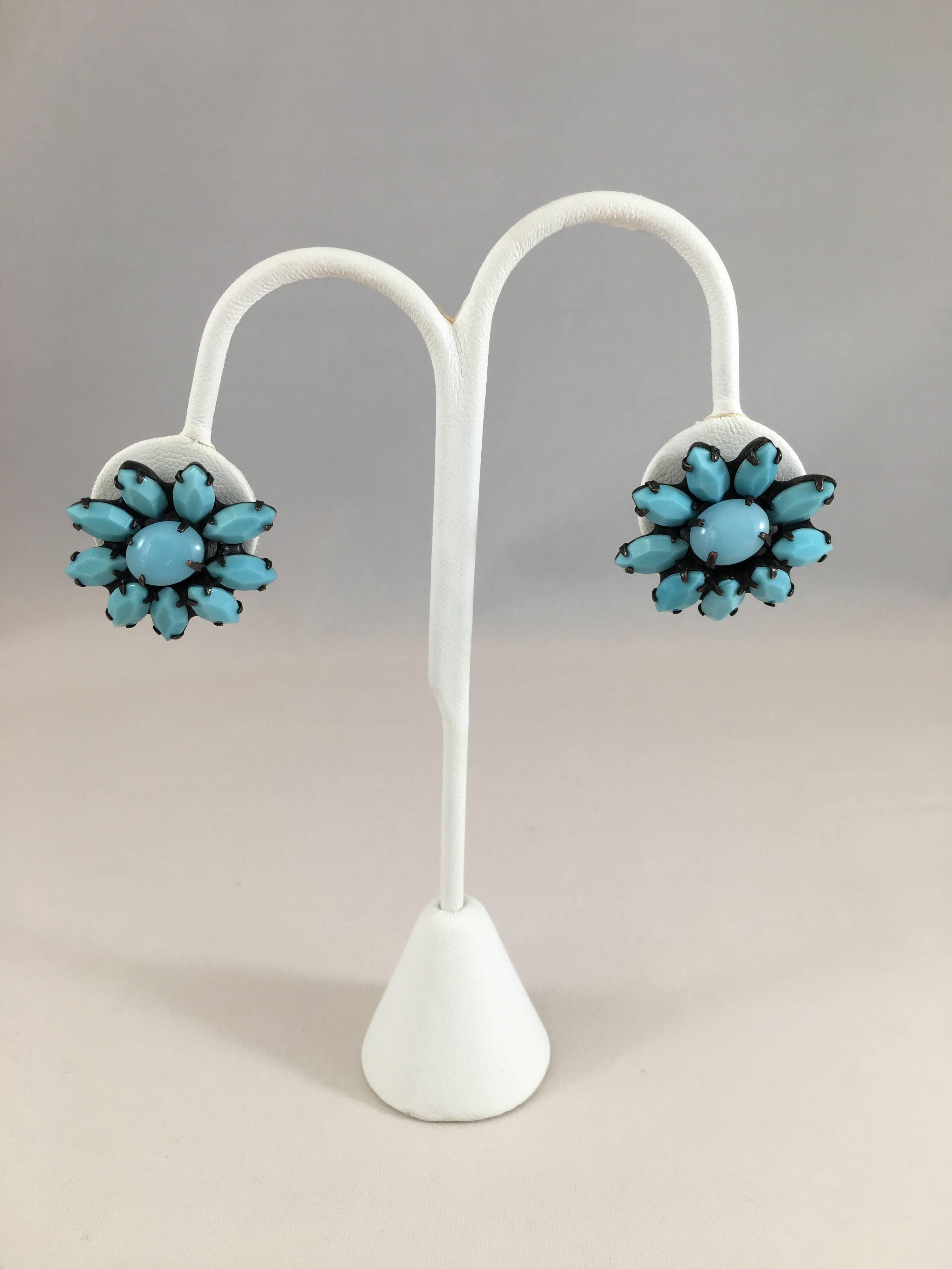 Turquoise Colored Flower Earrings Weiss 1960s For Sale 2