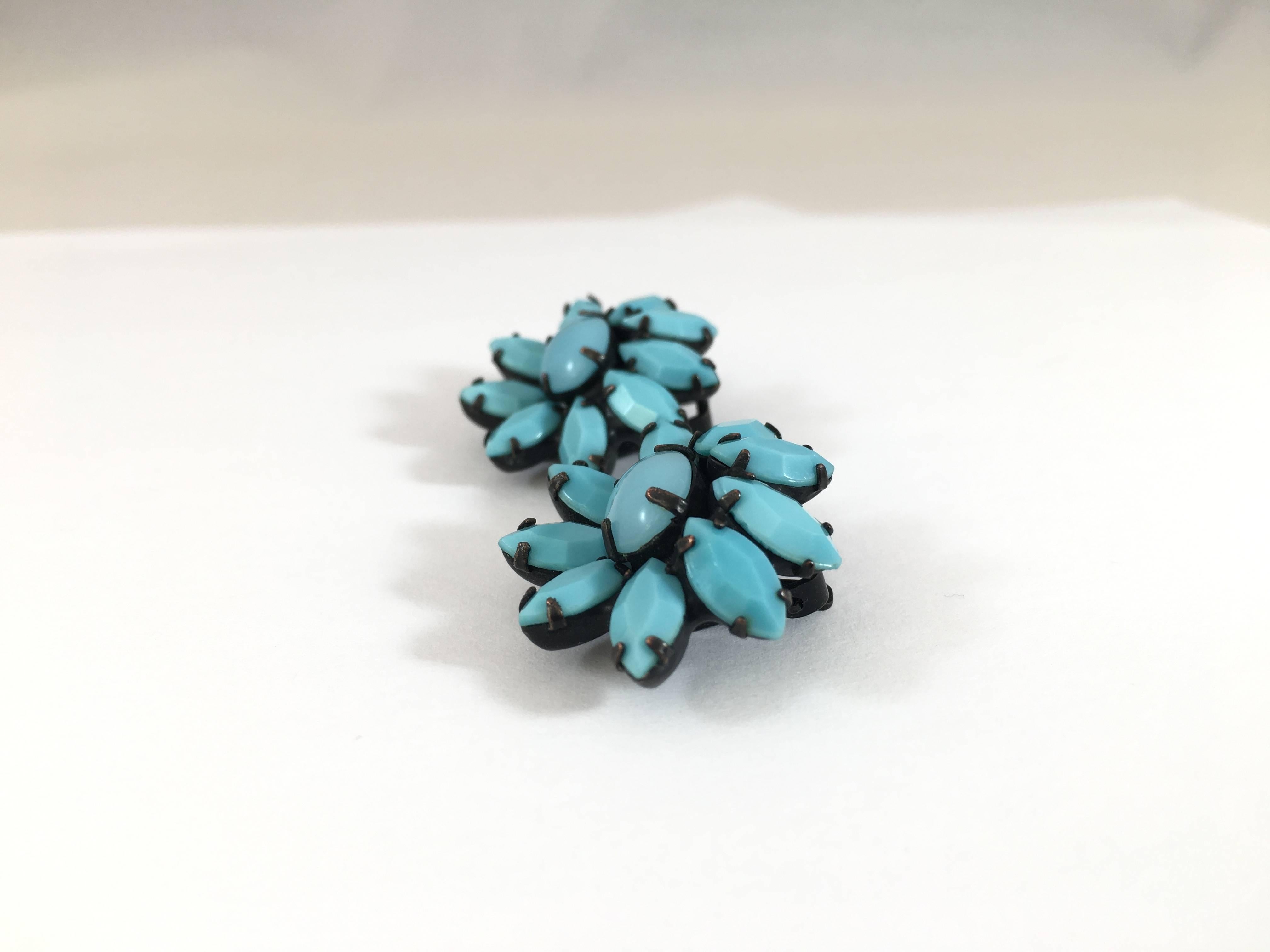 Turquoise Colored Flower Earrings Weiss 1960s For Sale 3