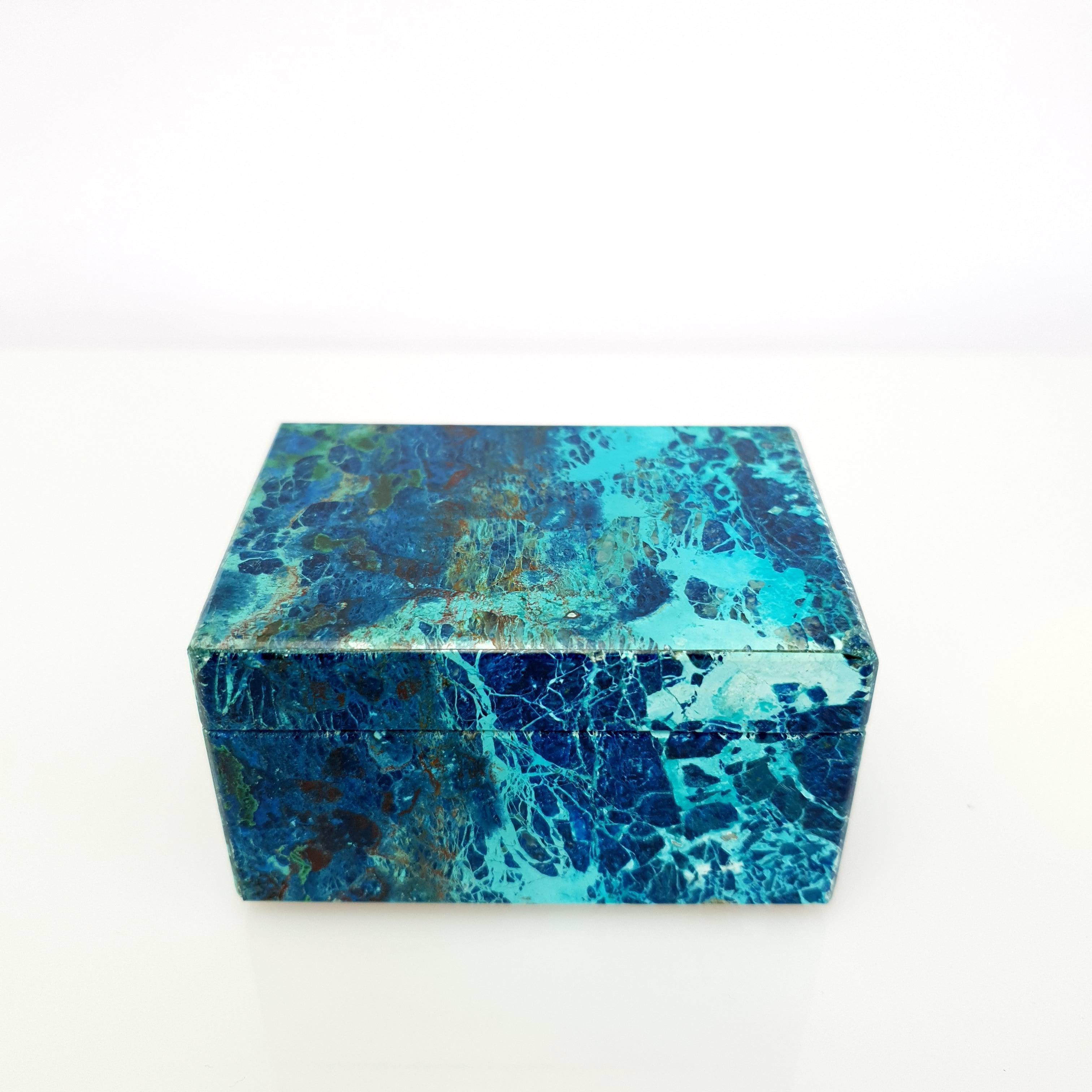 A Natural Handmade turquoise coloured Shattuckite Decorative Jewelry Box.
The pattern looks like an artful painting of nature. 
Shattuckite is a mixed mineral of Chrysokoll, Malachite and Dioptas and comes from Kongo.
It should be emphasized that