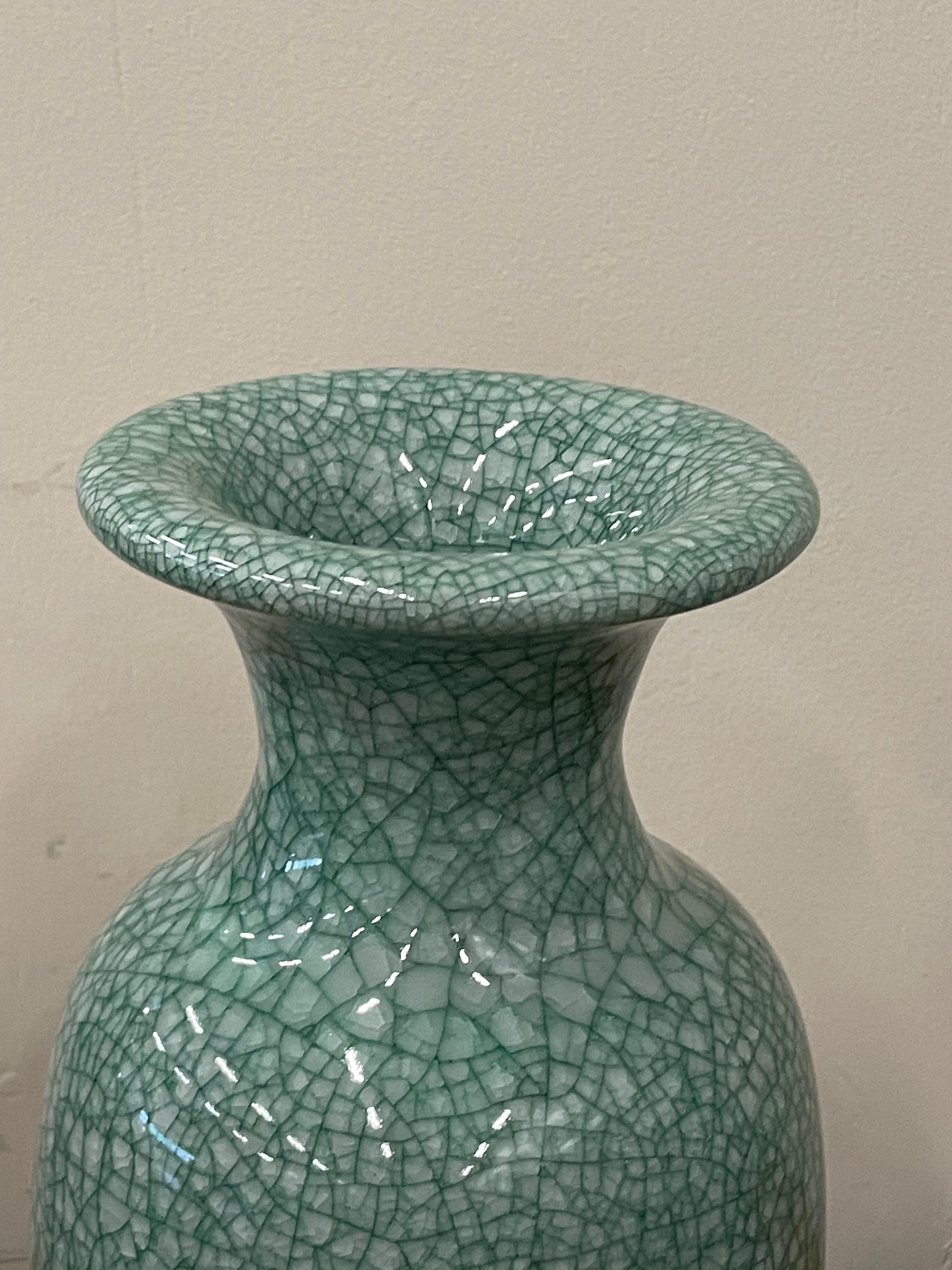 Cinese Vaso alto a forma di tulipano smaltato a contrasto turchese, Cina, Contemporary in vendita