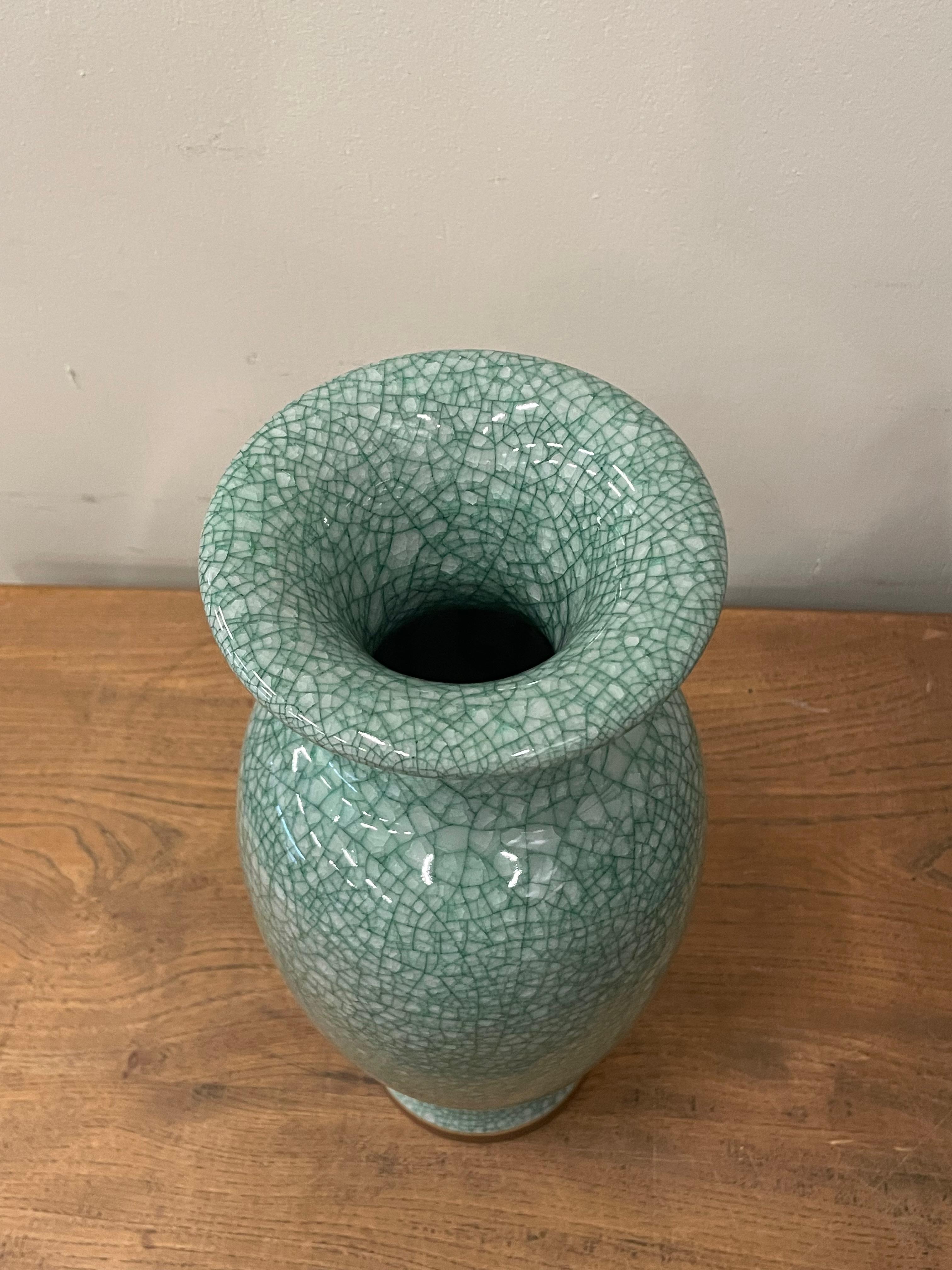 XXI secolo e contemporaneo Vaso alto a forma di tulipano smaltato a contrasto turchese, Cina, Contemporary in vendita