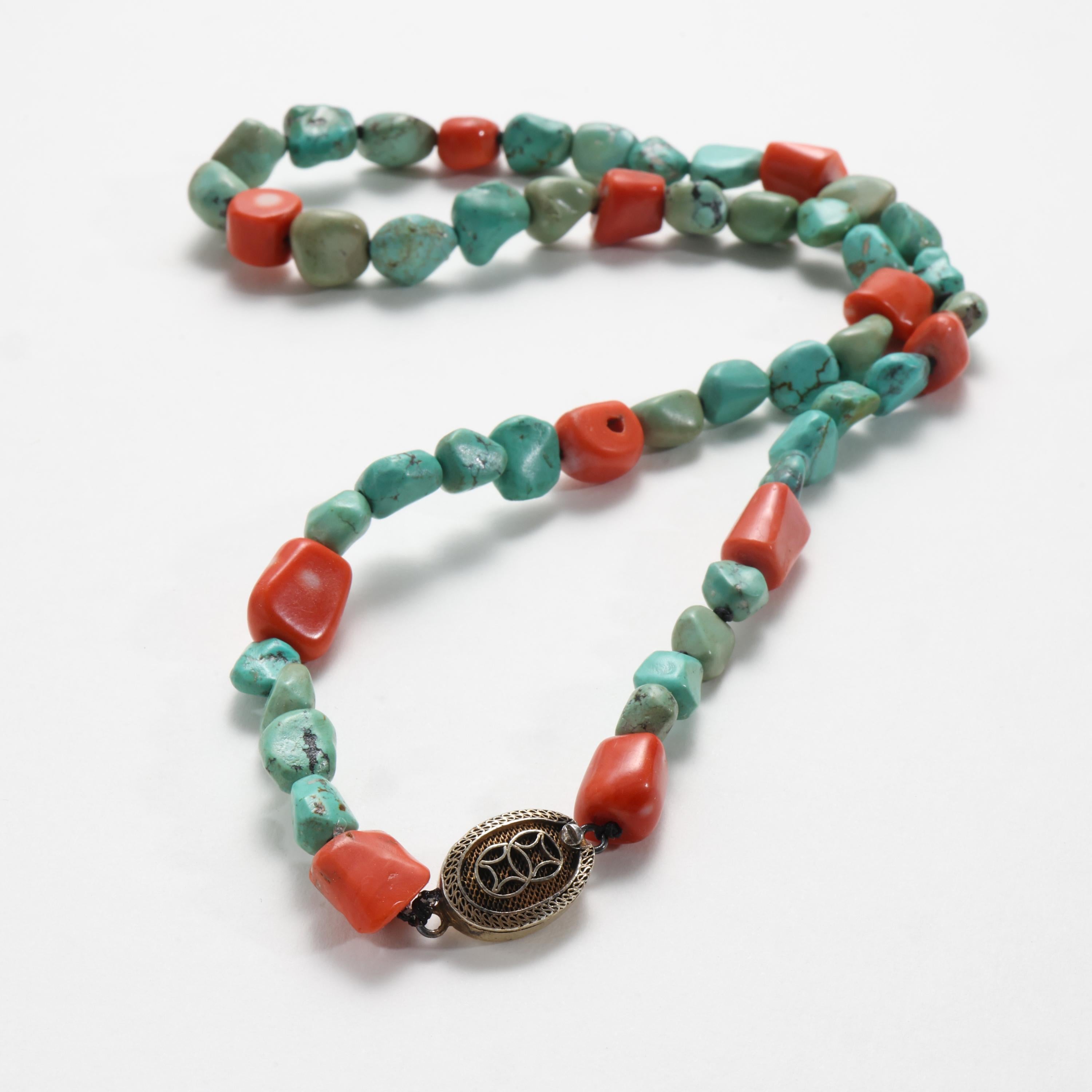 Collana di corallo e turchese, cinese, 1920-1930 circa in vendita 2