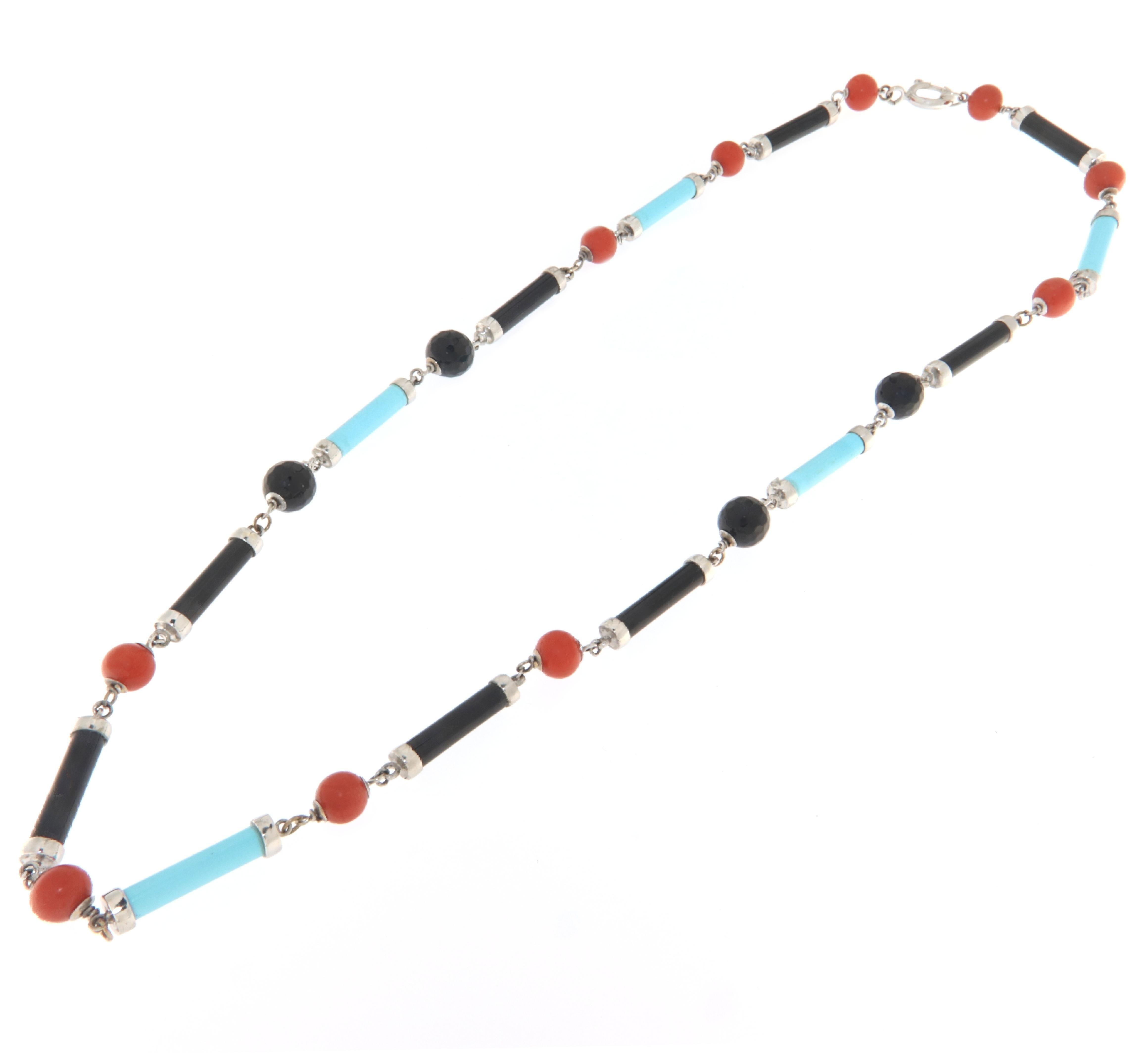 This sophisticated necklace in 18-karat white gold exemplifies timeless elegance, enriched by an alternating series of coral and onyx spheres with barrels of onyx and turquoise. The warmth of the coral's red hue creates a delightful contrast with