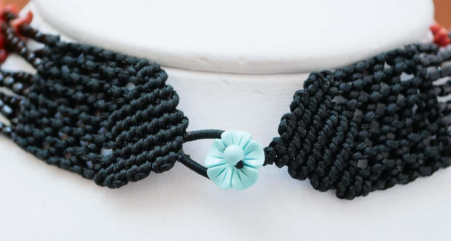 Taglio misto Turchese, corallo, onice, collana a più fili. in vendita