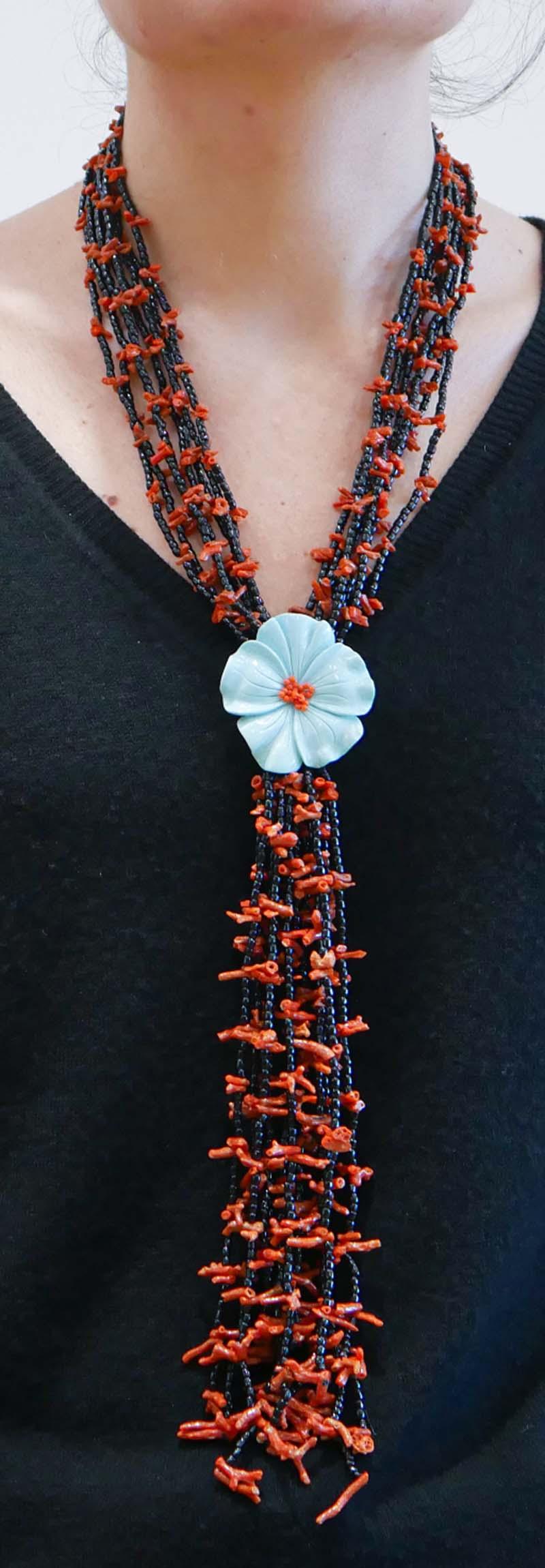 Donna Turchese, corallo, onice, collana a più fili. in vendita